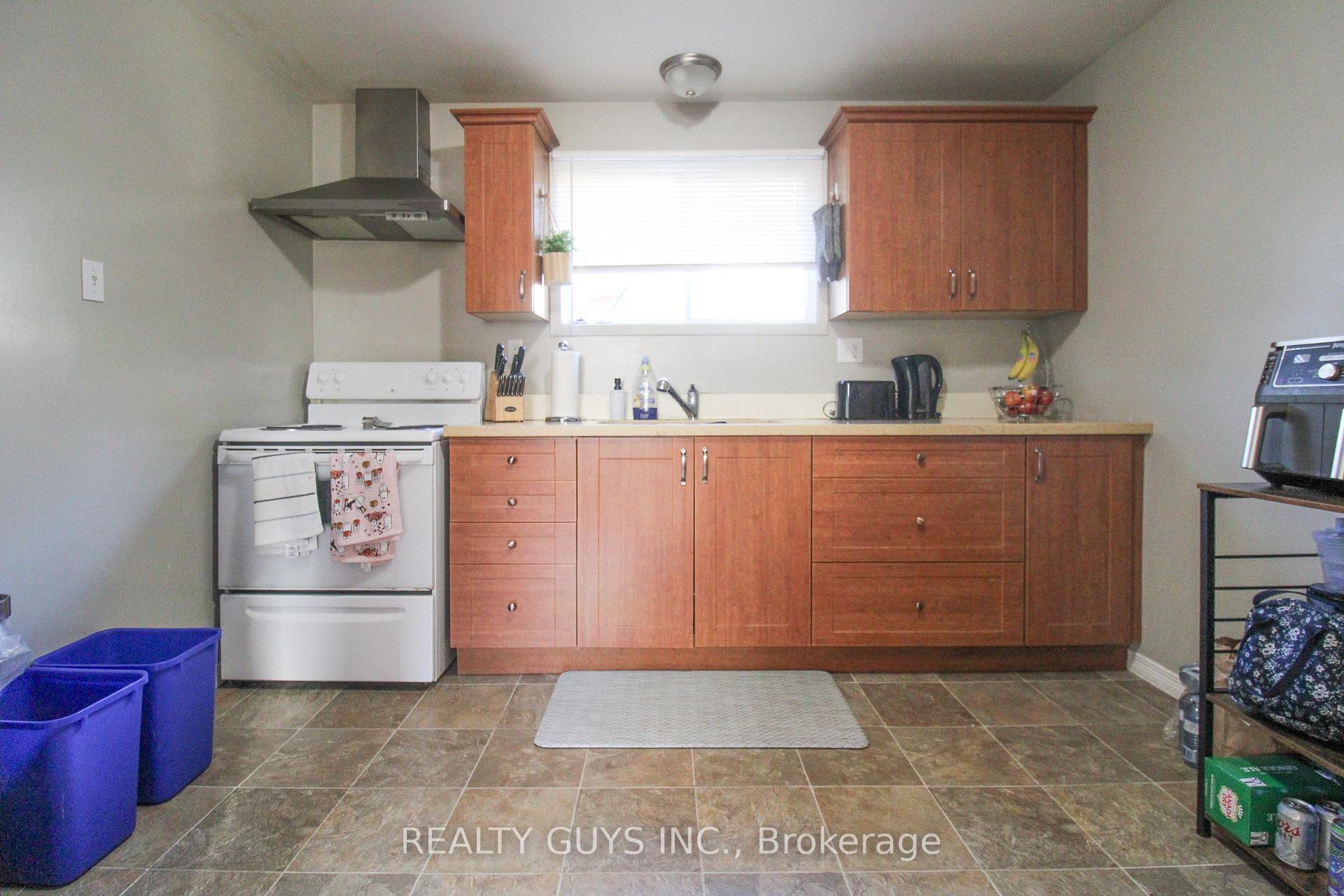 Photo 8 of 554 Crystal Drive, Peterborough, Ashburnham Ward 4 — HOMEH