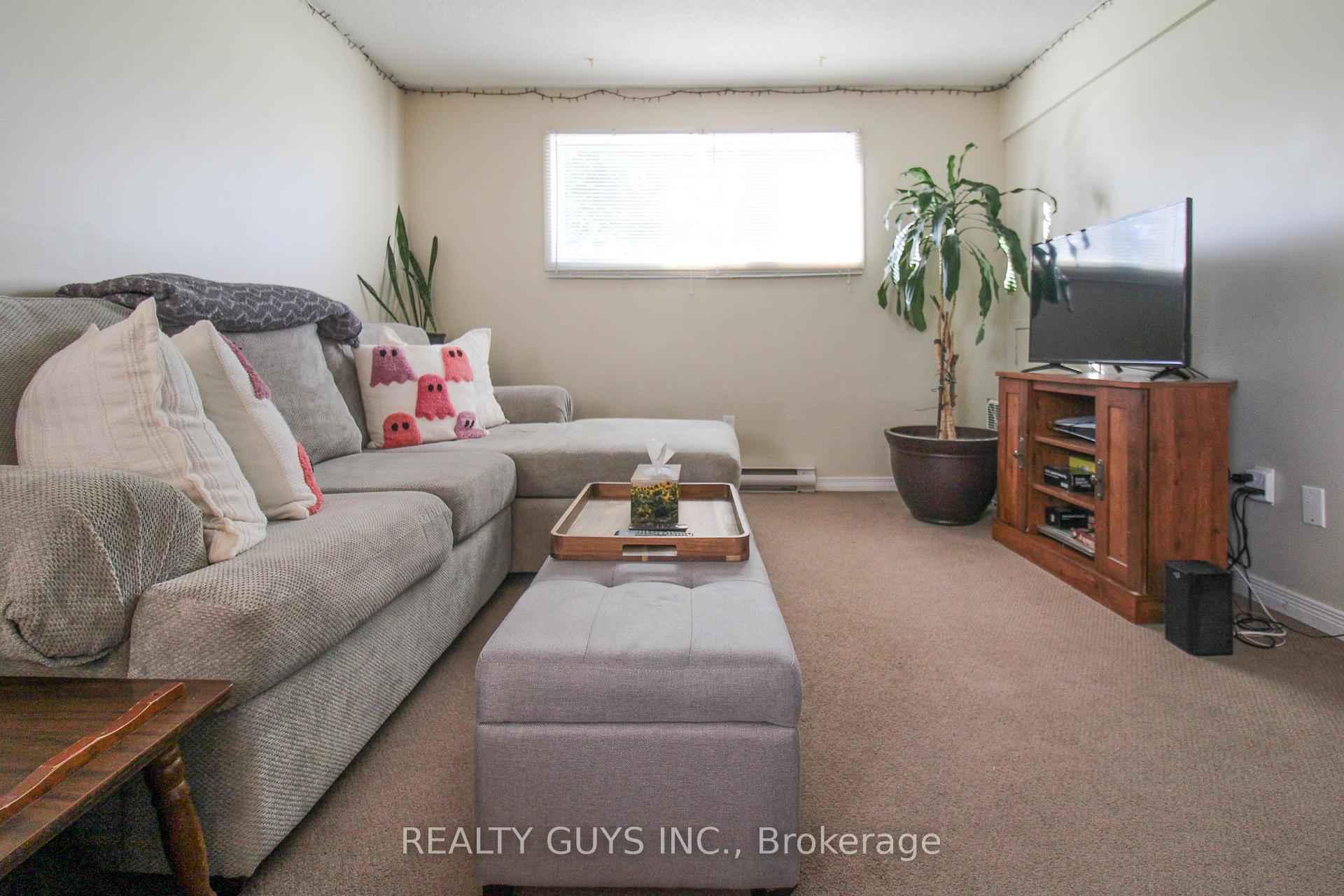 Photo 10 of 554 Crystal Drive, Peterborough, Ashburnham Ward 4 — HOMEH