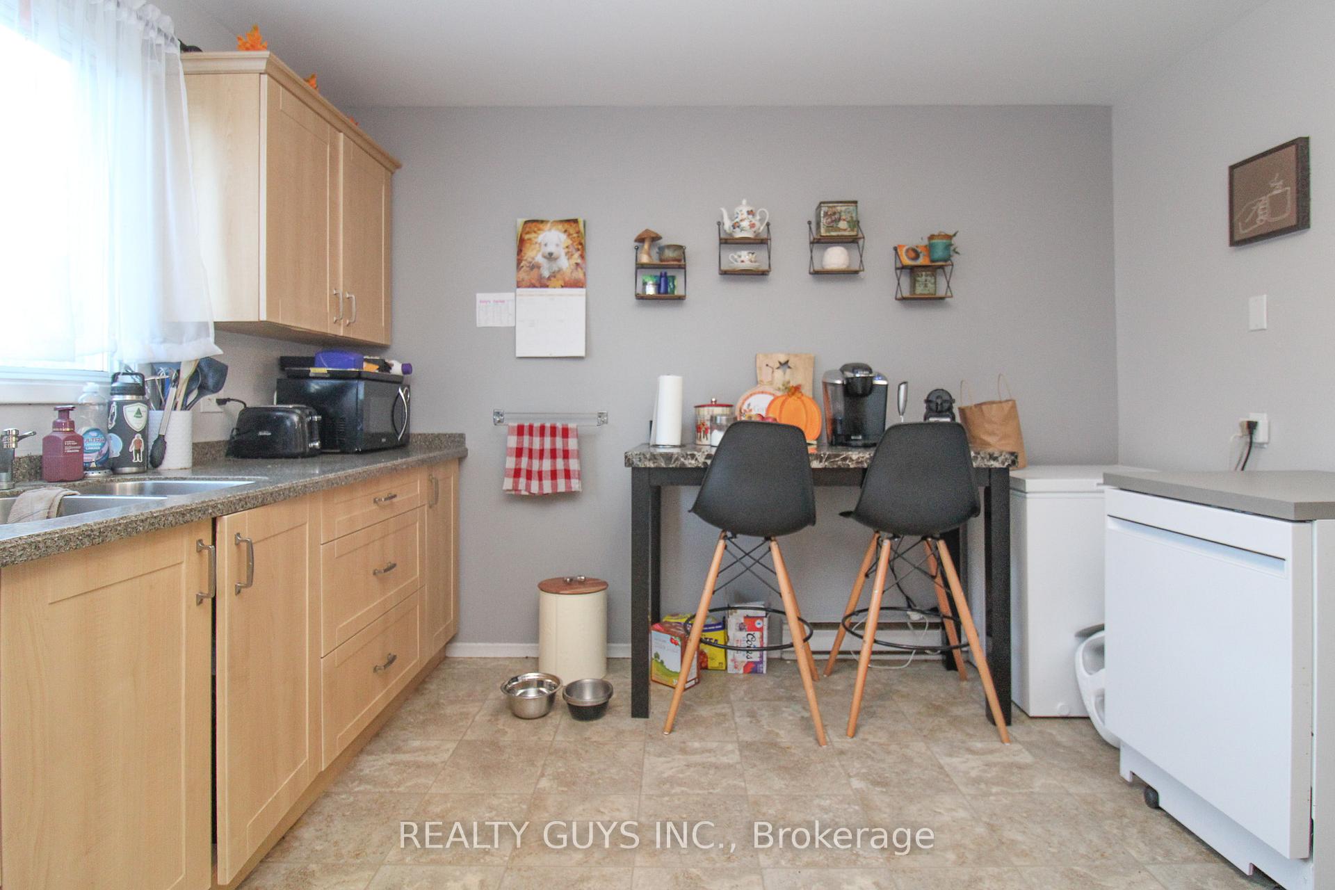 Photo 18 of 554 Crystal Drive, Peterborough, Ashburnham Ward 4 — HOMEH