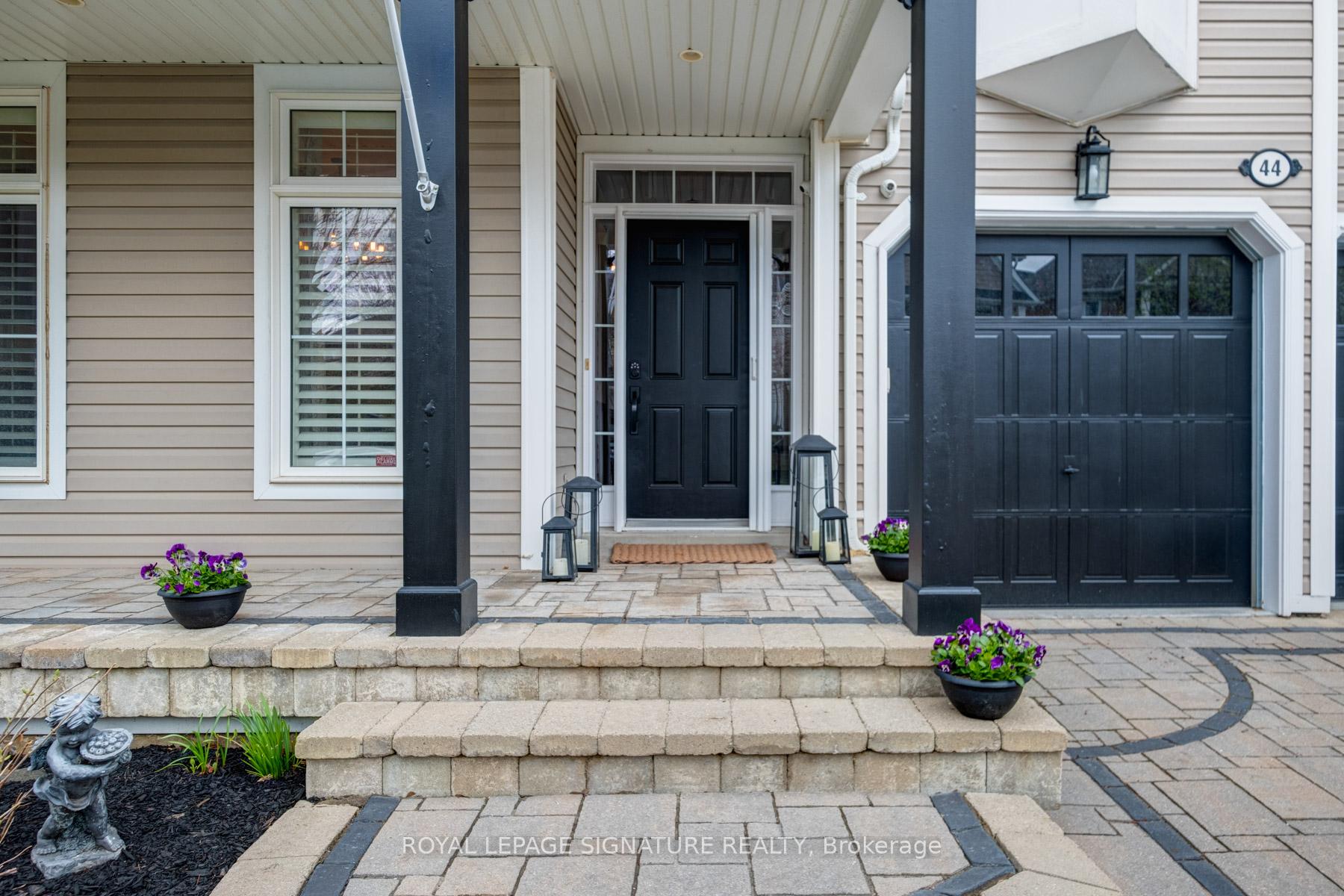 Photo 2 of 44 Strandmore Circle, Whitby, Brooklin — HOMEH