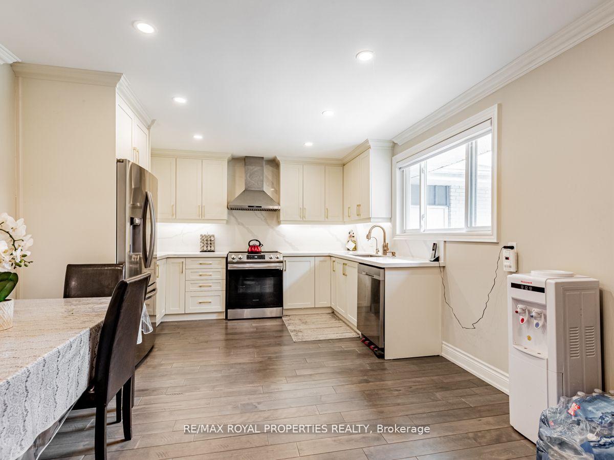 Photo 11 of 576 Bickle Drive, Oshawa, Northwood — HOMEH