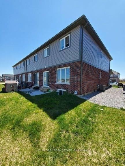 Photo 4 of 84 Monarch Street, Welland, Coyle Creek — HOMEH