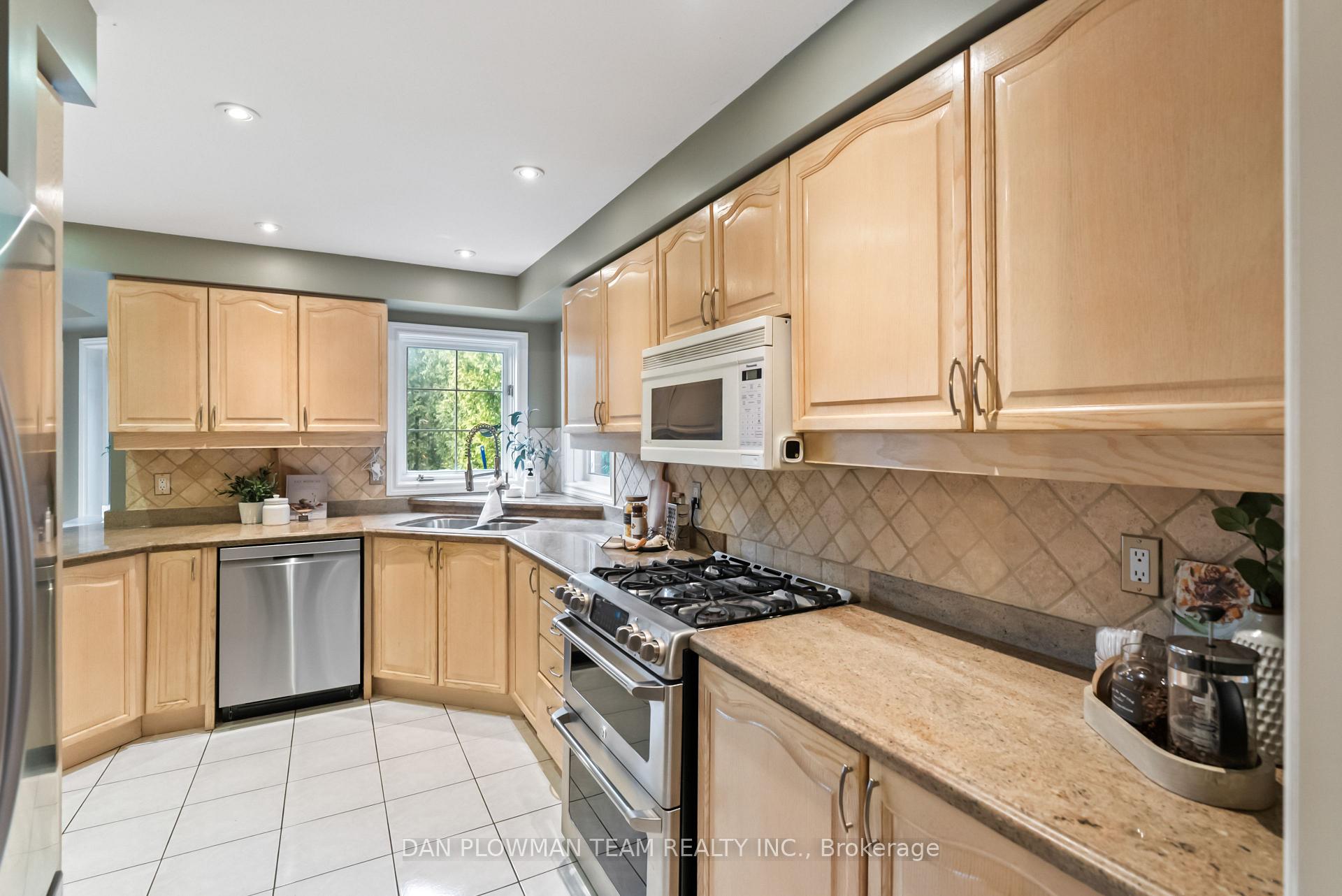 Photo 11 of 12 Rolling Acres Drive, Whitby, Rolling Acres — HOMEH