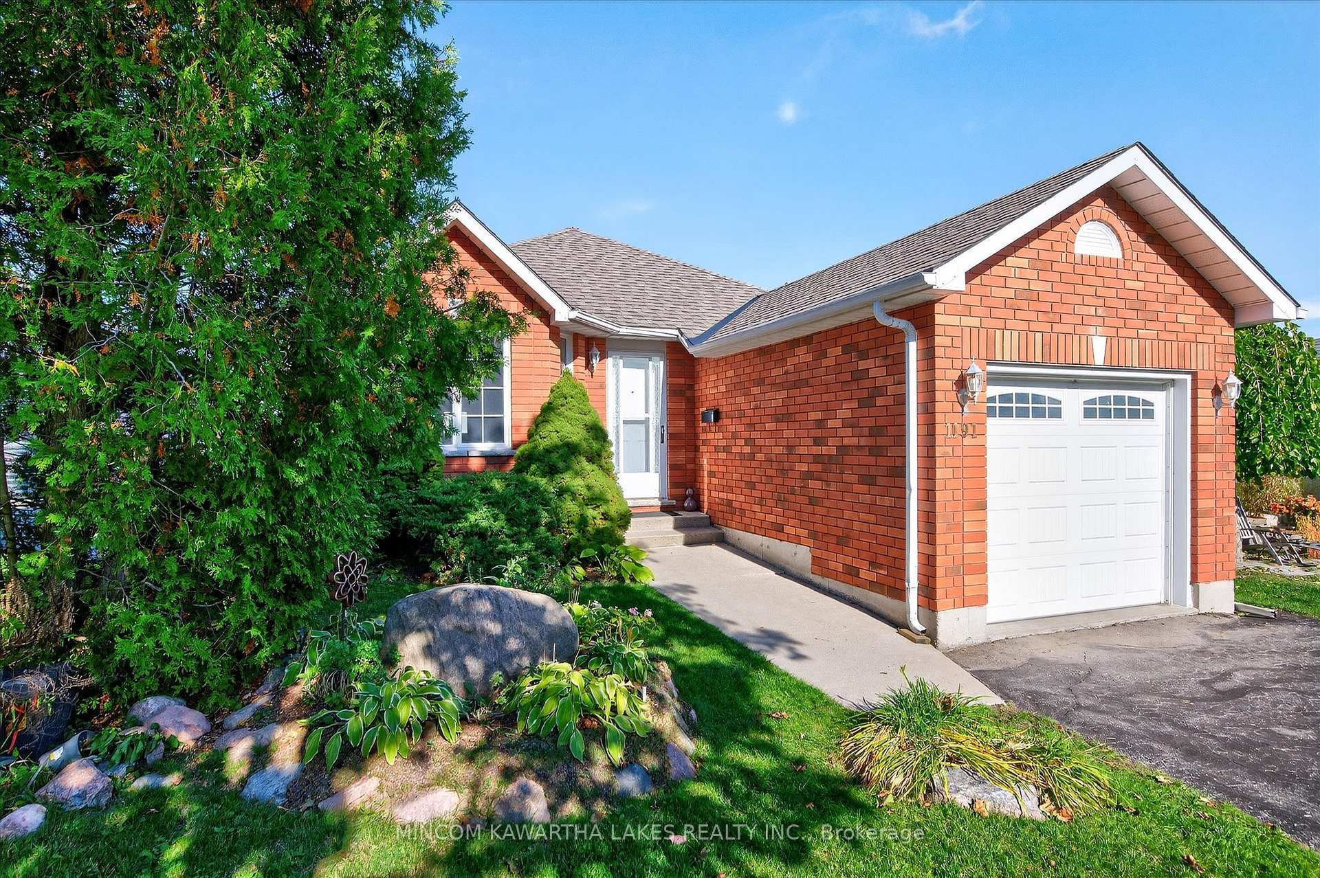 Photo 2 of 1191 Baker Street, Peterborough, Northcrest Ward 5 — HOMEH