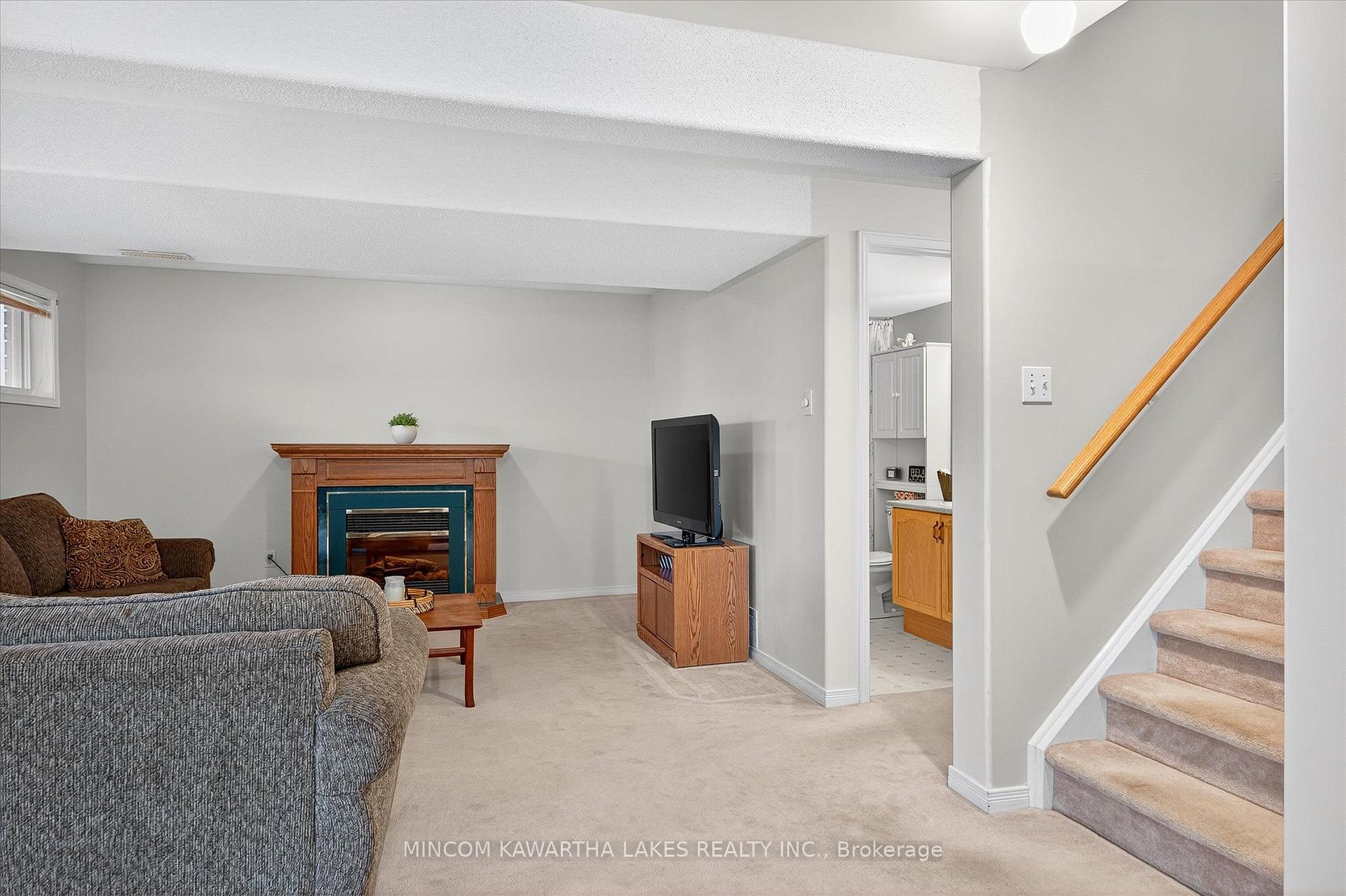 Photo 29 of 1191 Baker Street, Peterborough, Northcrest Ward 5 — HOMEH
