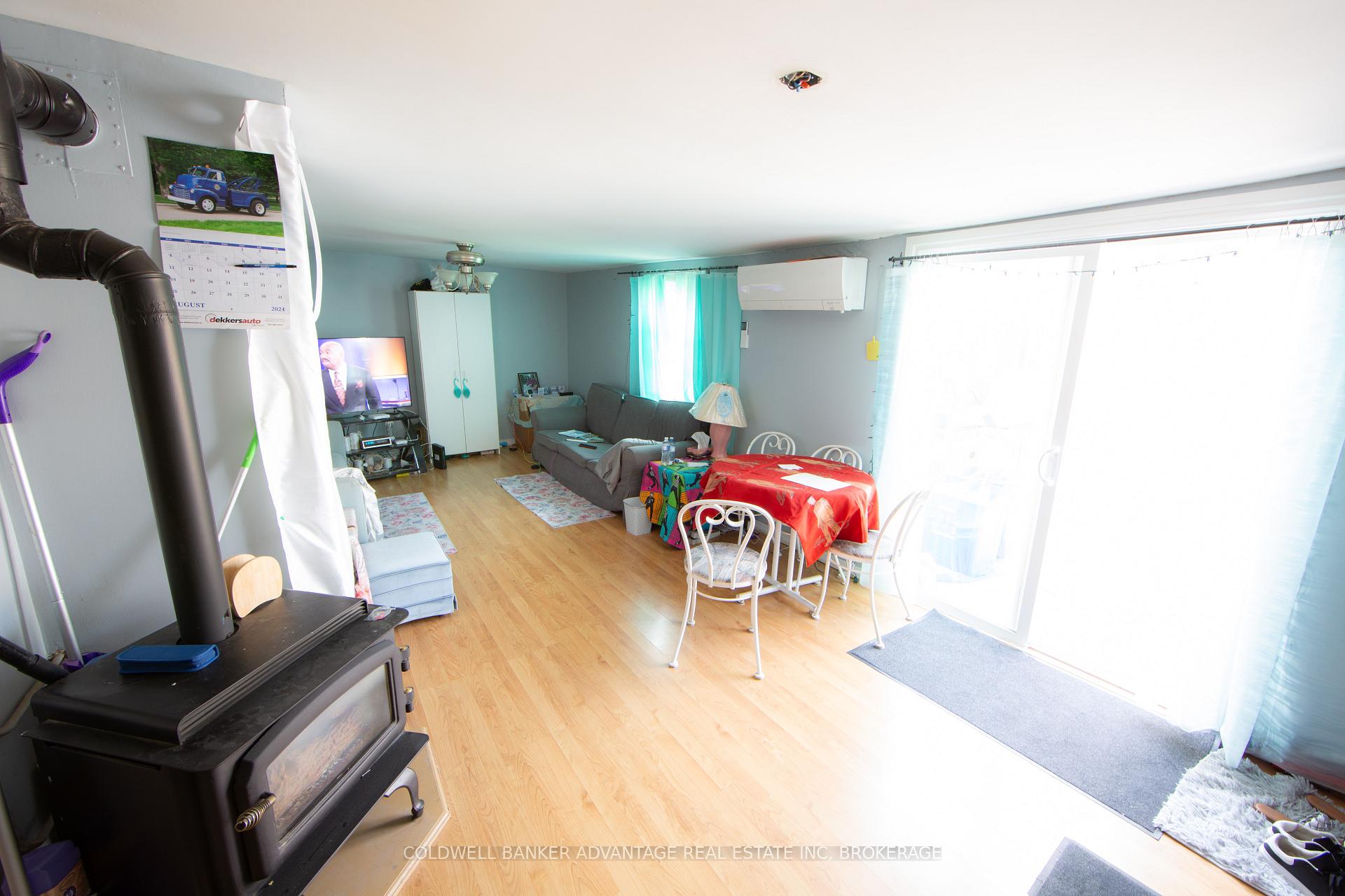 Photo 5 of 310 Commando Street, Welland, Lincoln/Crowland — HOMEH