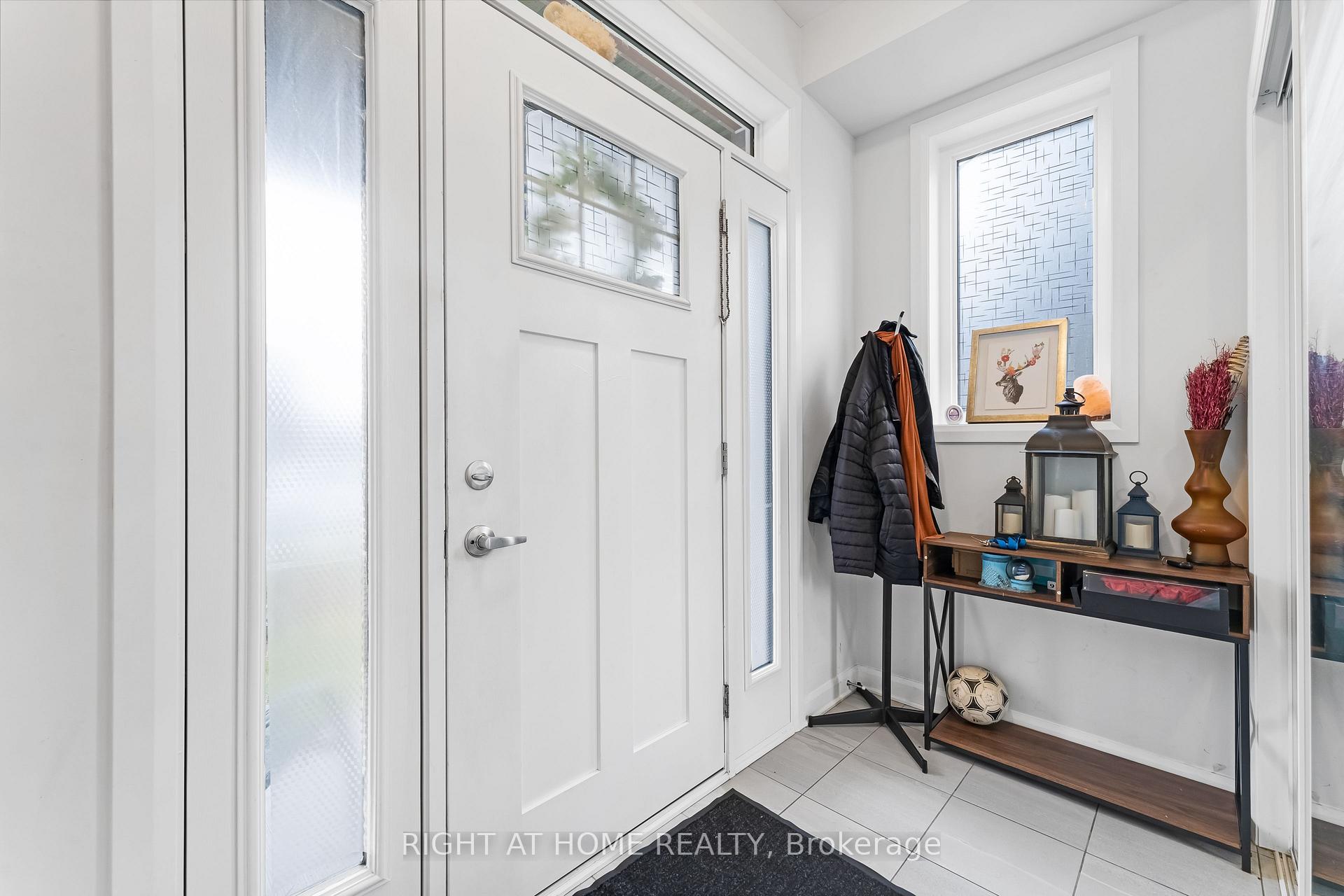 Photo 3 of 736 Sebastian Street, Ottawa, Avalon East — HOMEH