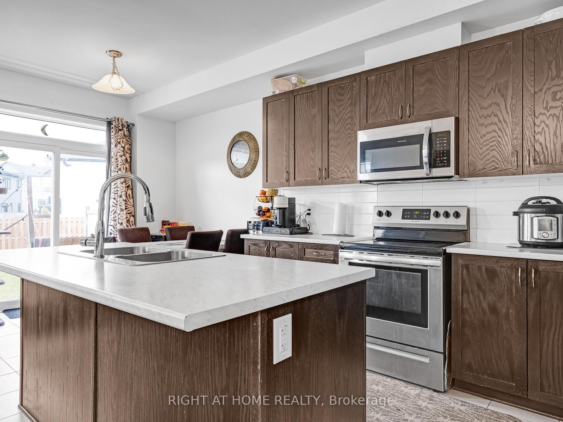 Photo 9 of 736 Sebastian Street, Ottawa, Avalon East — HOMEH