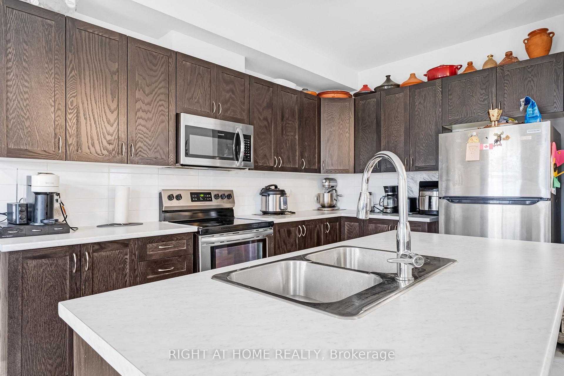 Photo 10 of 736 Sebastian Street, Ottawa, Avalon East — HOMEH