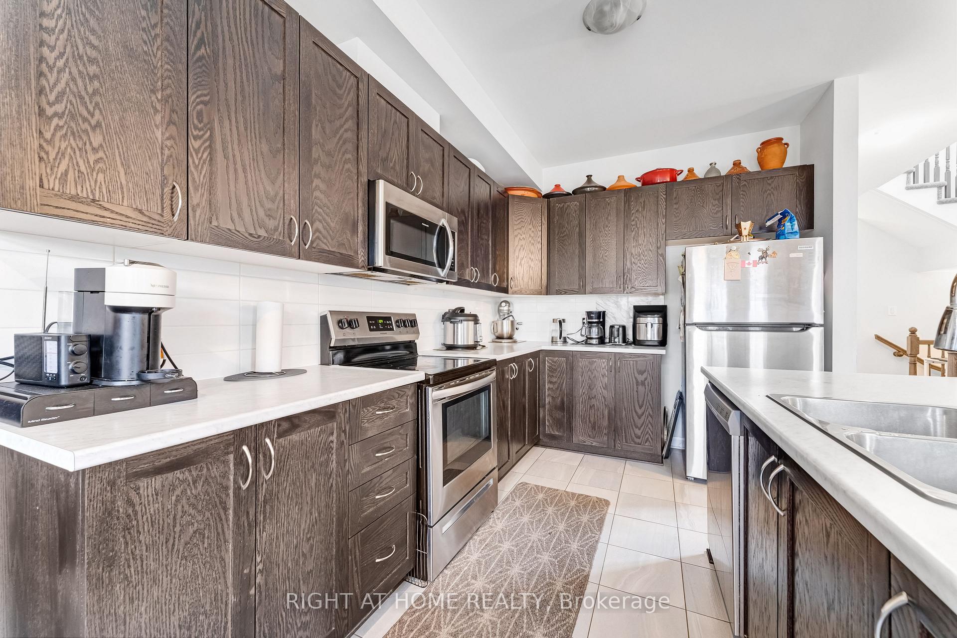 Photo 13 of 736 Sebastian Street, Ottawa, Avalon East — HOMEH