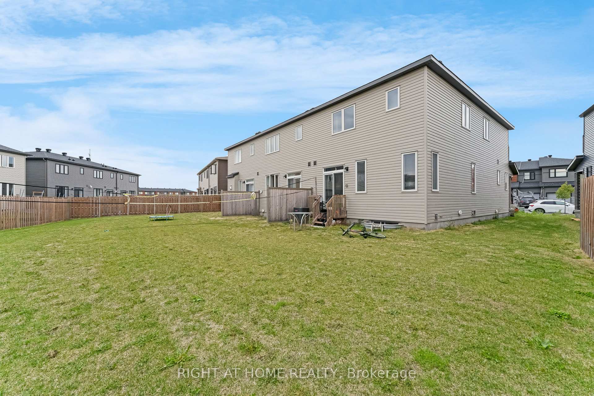 Photo 30 of 736 Sebastian Street, Ottawa, Avalon East — HOMEH