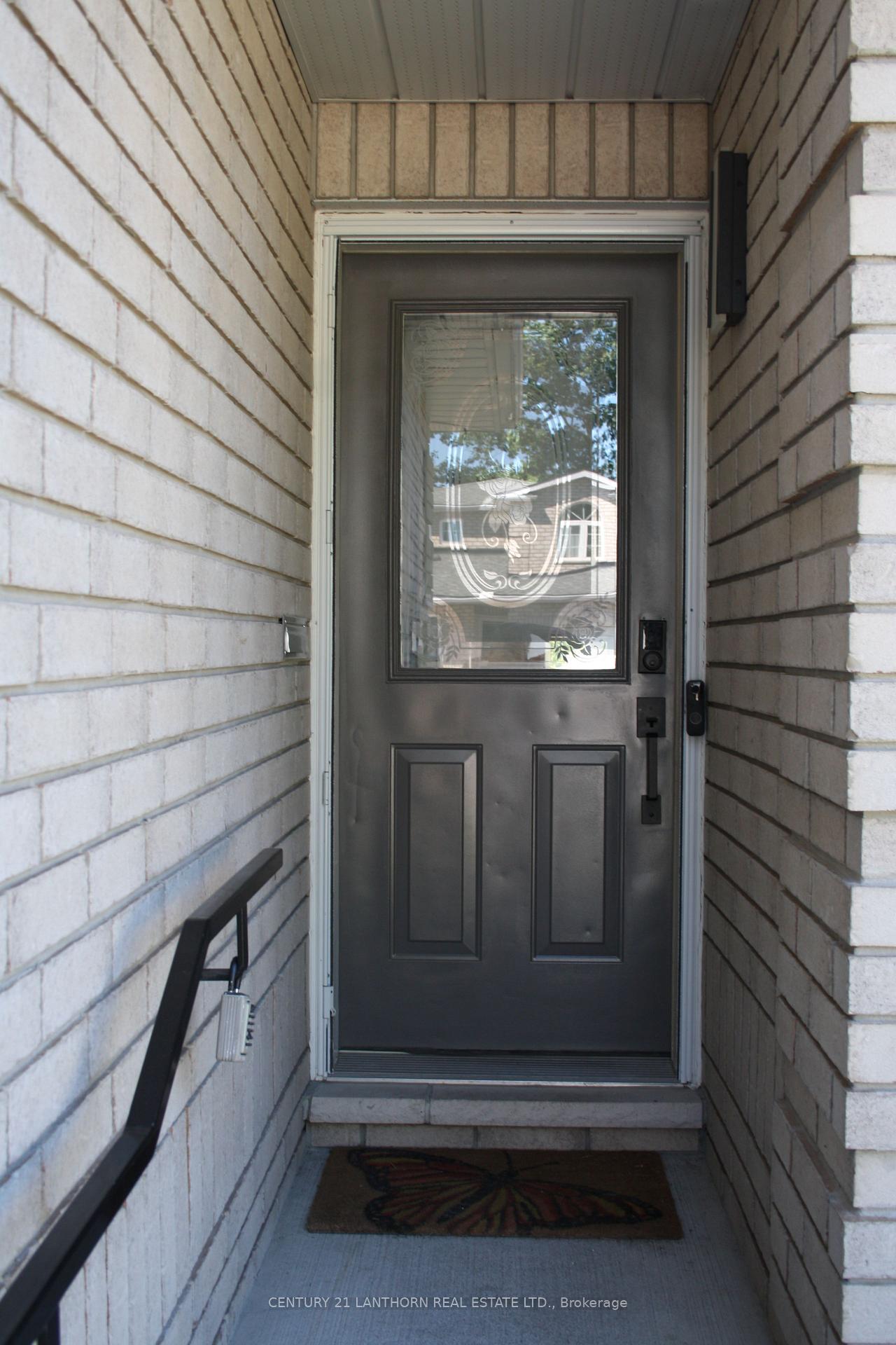 Photo 4 of 19 Pinegrove Court, Belleville, Belleville Ward — HOMEH