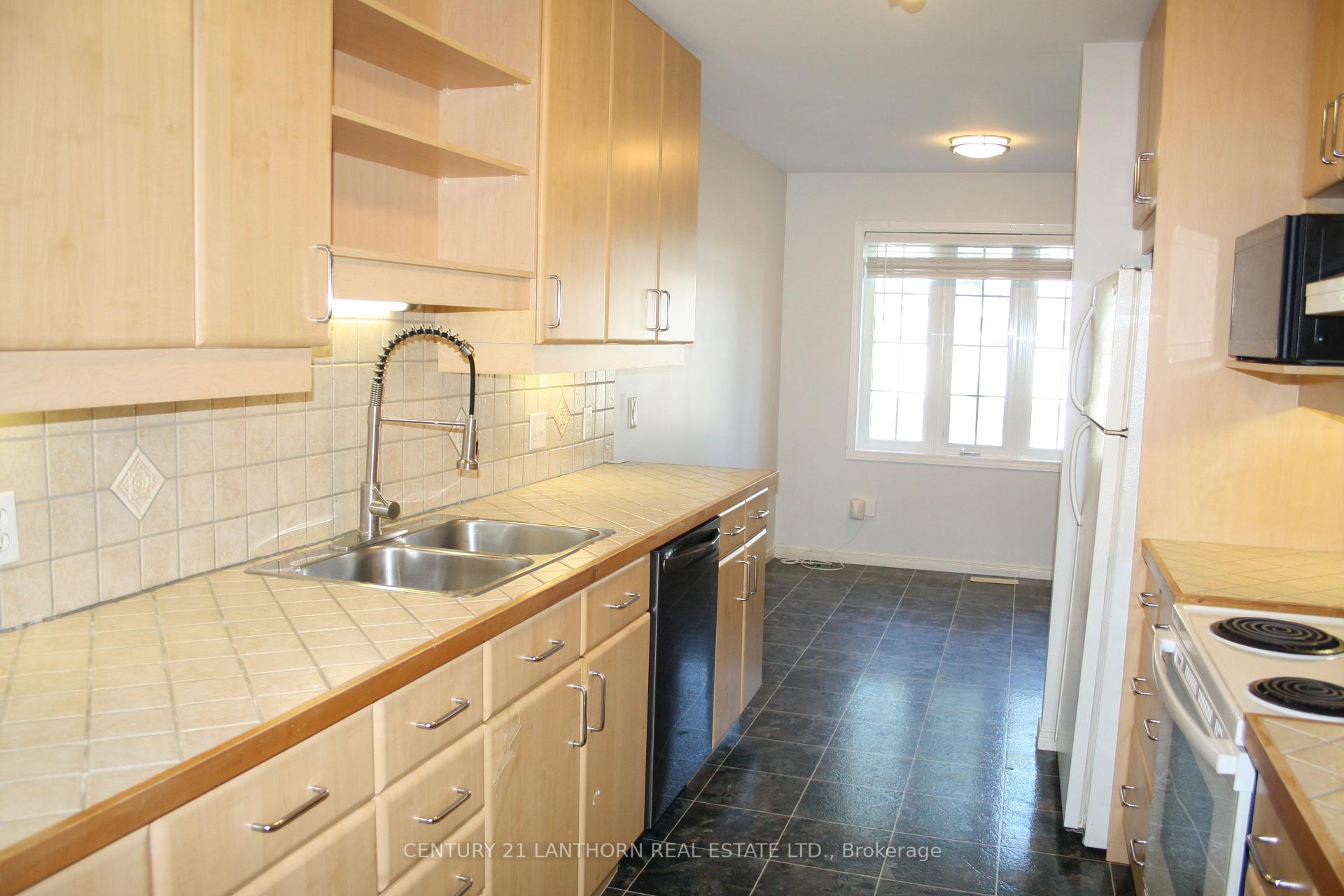 Photo 3 of 19 Pinegrove Court, Belleville, Belleville Ward — HOMEH