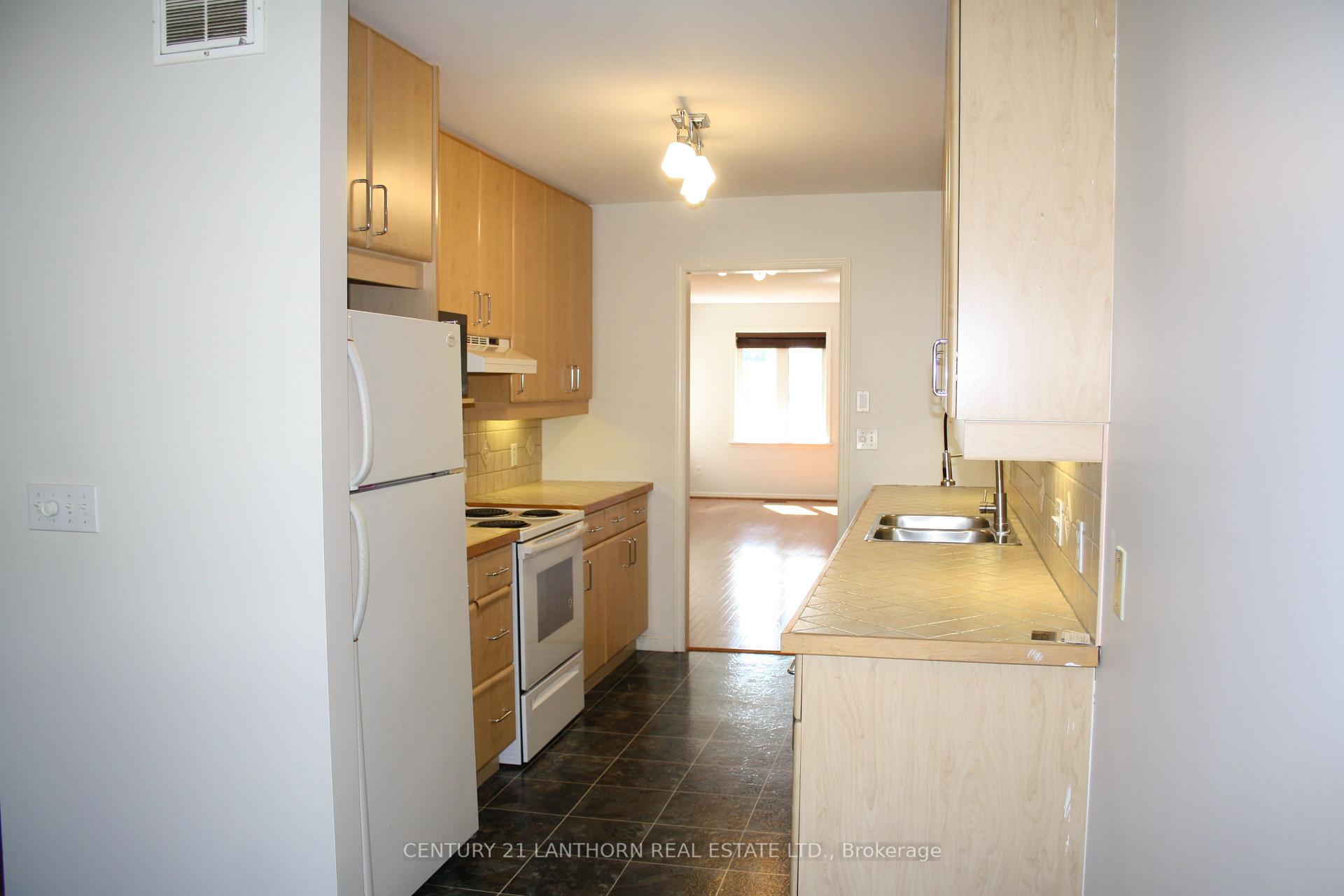 Photo 7 of 19 Pinegrove Court, Belleville, Belleville Ward — HOMEH