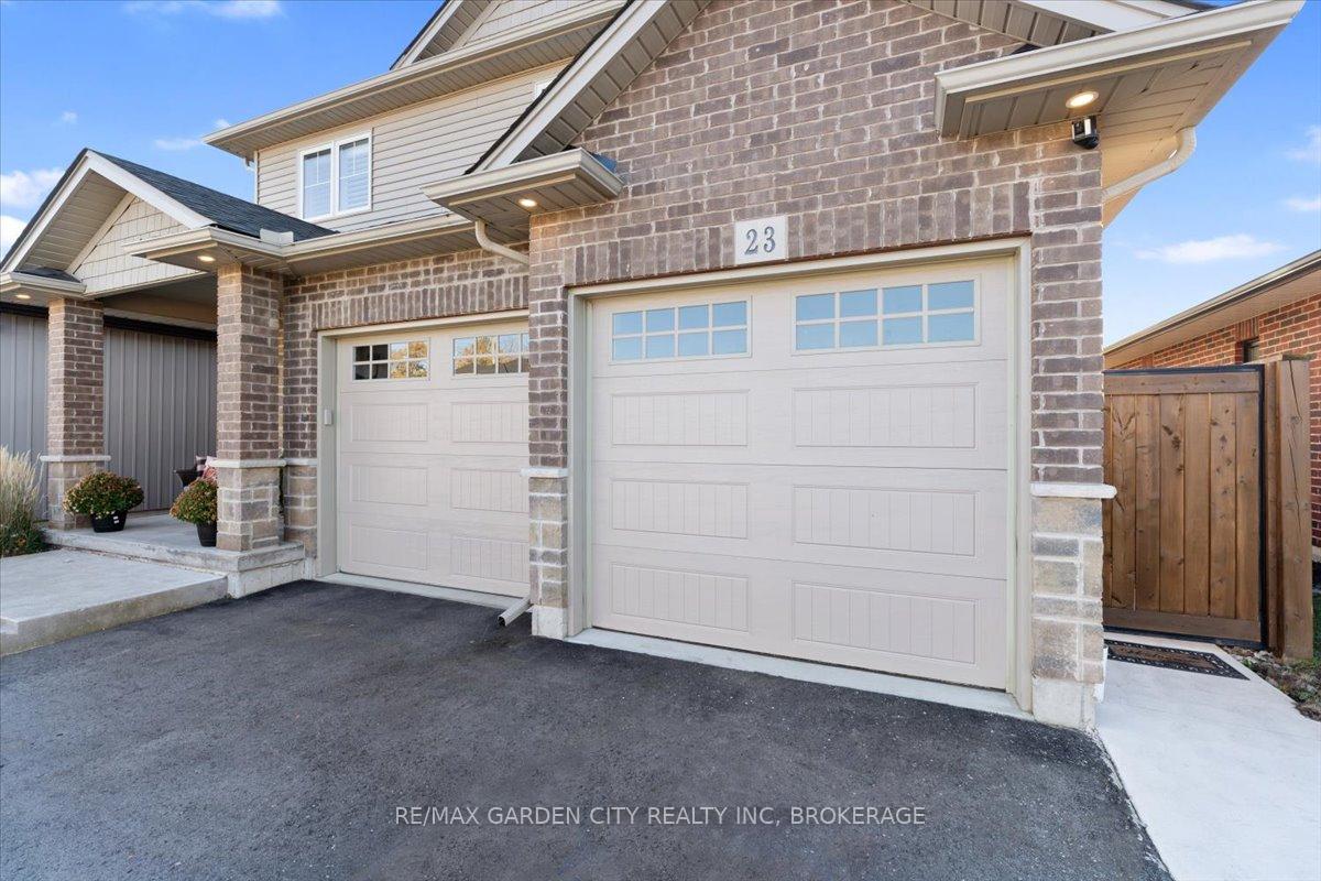 Photo 2 of 23 Willowbrook Drive, Welland, West Welland — HOMEH
