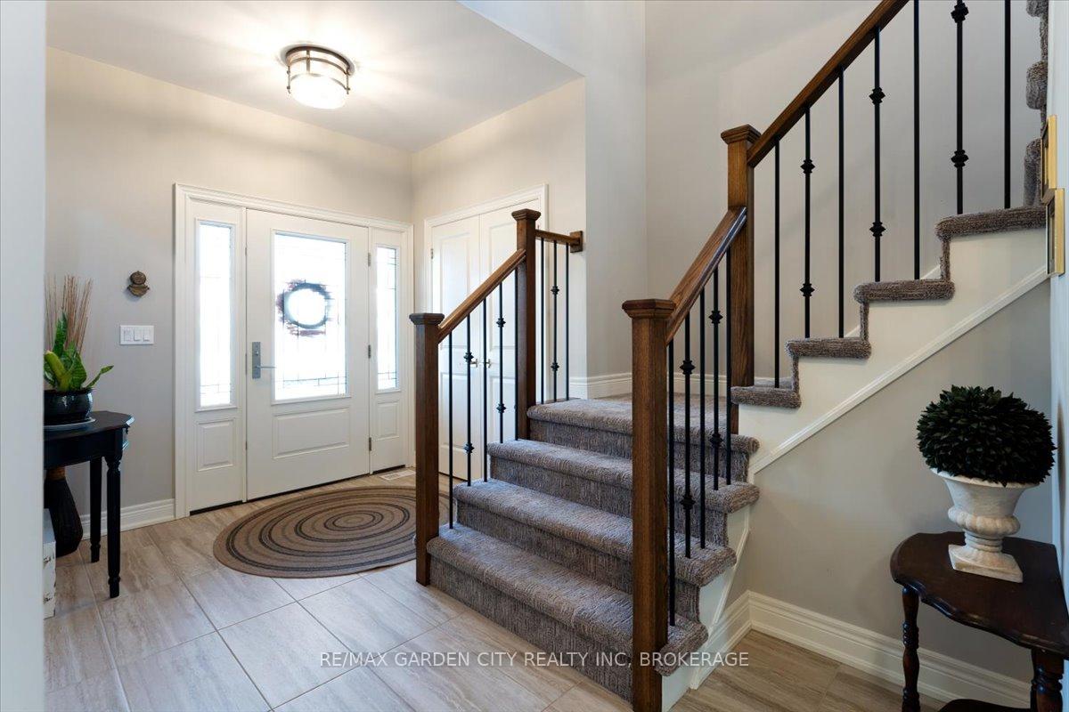 Photo 5 of 23 Willowbrook Drive, Welland, West Welland — HOMEH