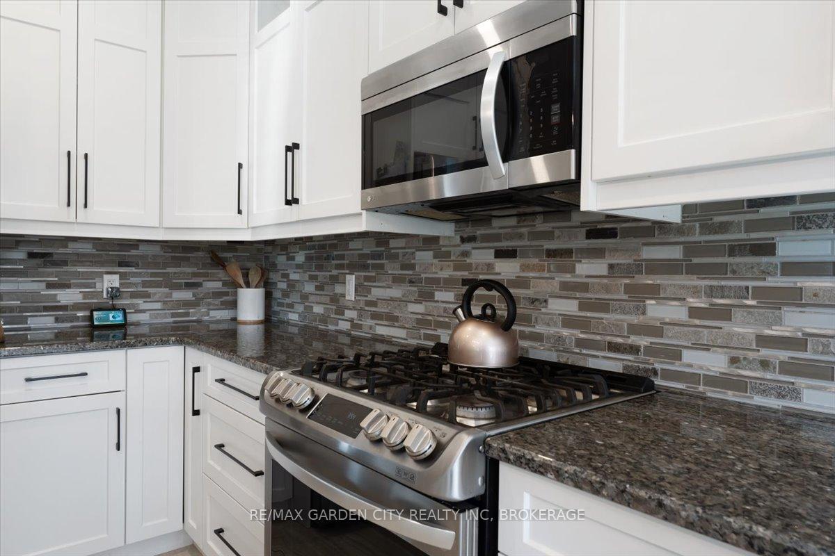 Photo 7 of 23 Willowbrook Drive, Welland, West Welland — HOMEH