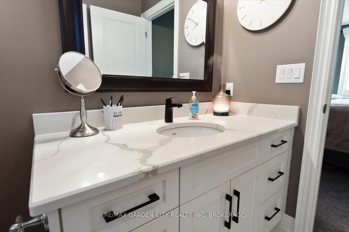 Photo 18 of 23 Willowbrook Drive, Welland, West Welland — HOMEH