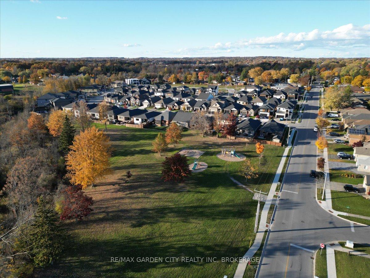 Photo 33 of 23 Willowbrook Drive, Welland, West Welland — HOMEH