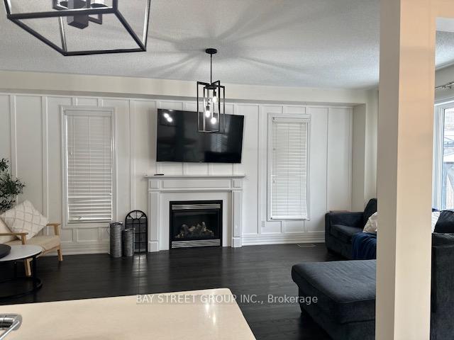 Photo 5 of 1753 Shelburne Street, Oshawa, Samac — HOMEH