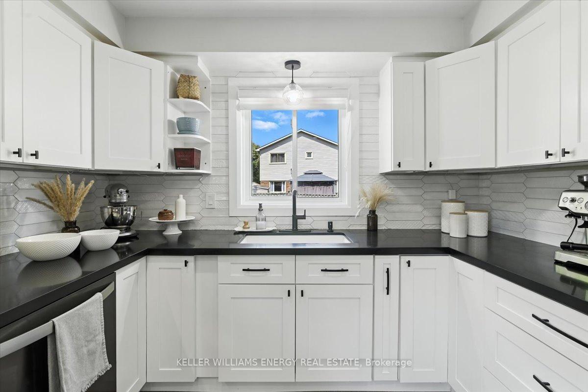 Photo 4 of 48 Plowman Drive, Ajax, Central — HOMEH