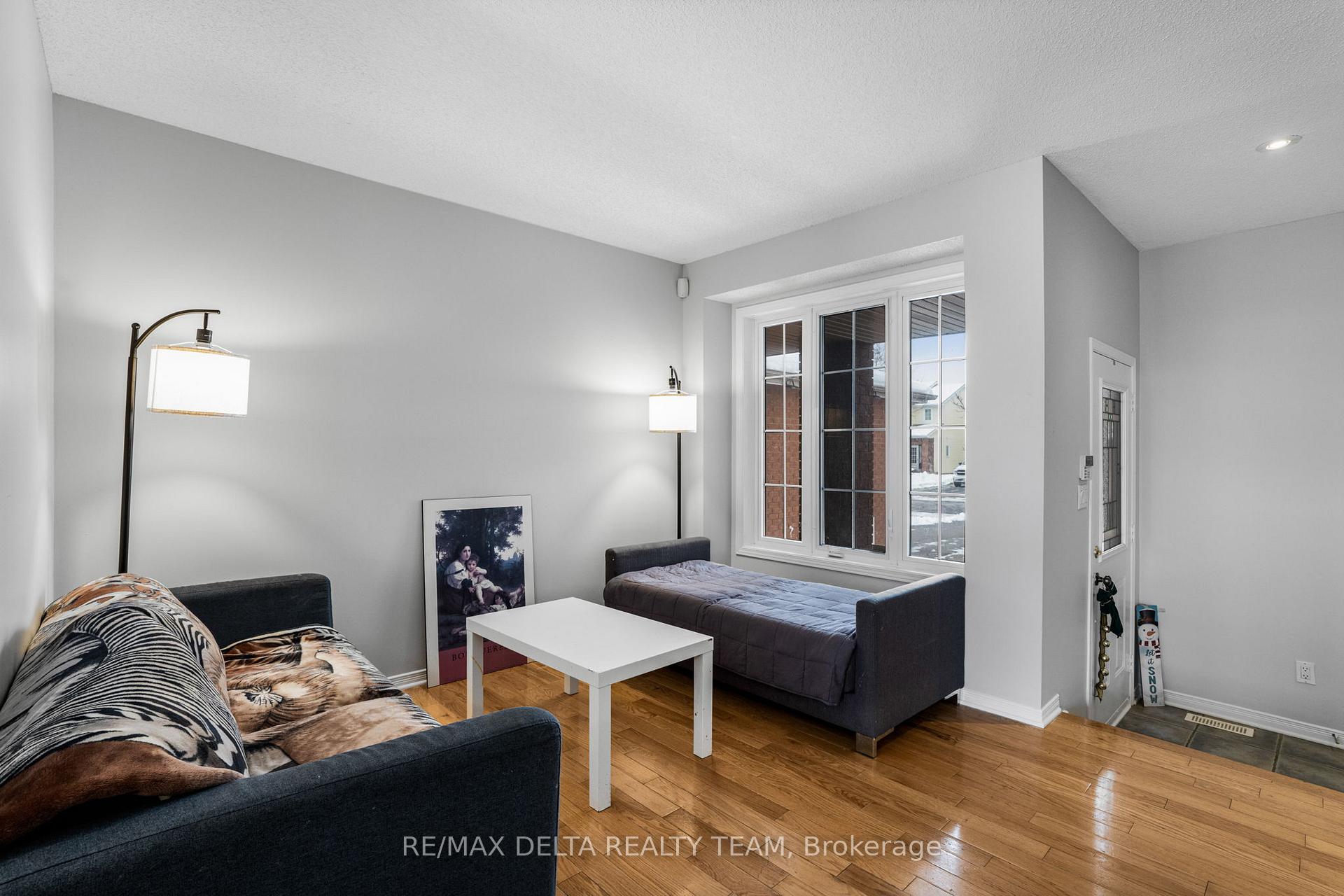Photo 5 of 2044 Scully Way E, Ottawa, Fallingbrook/Gardenway South — HOMEH