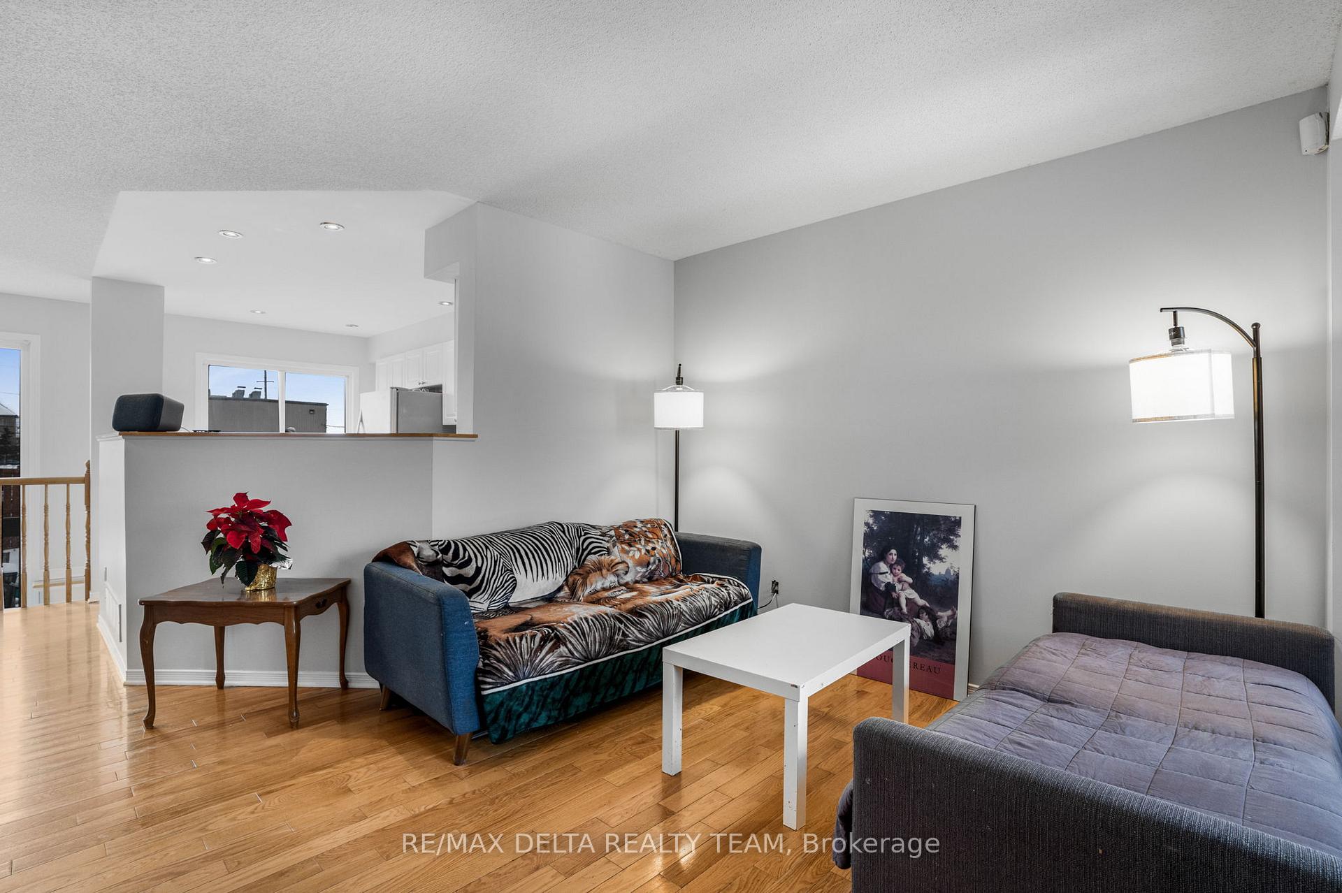 Photo 6 of 2044 Scully Way E, Ottawa, Fallingbrook/Gardenway South — HOMEH