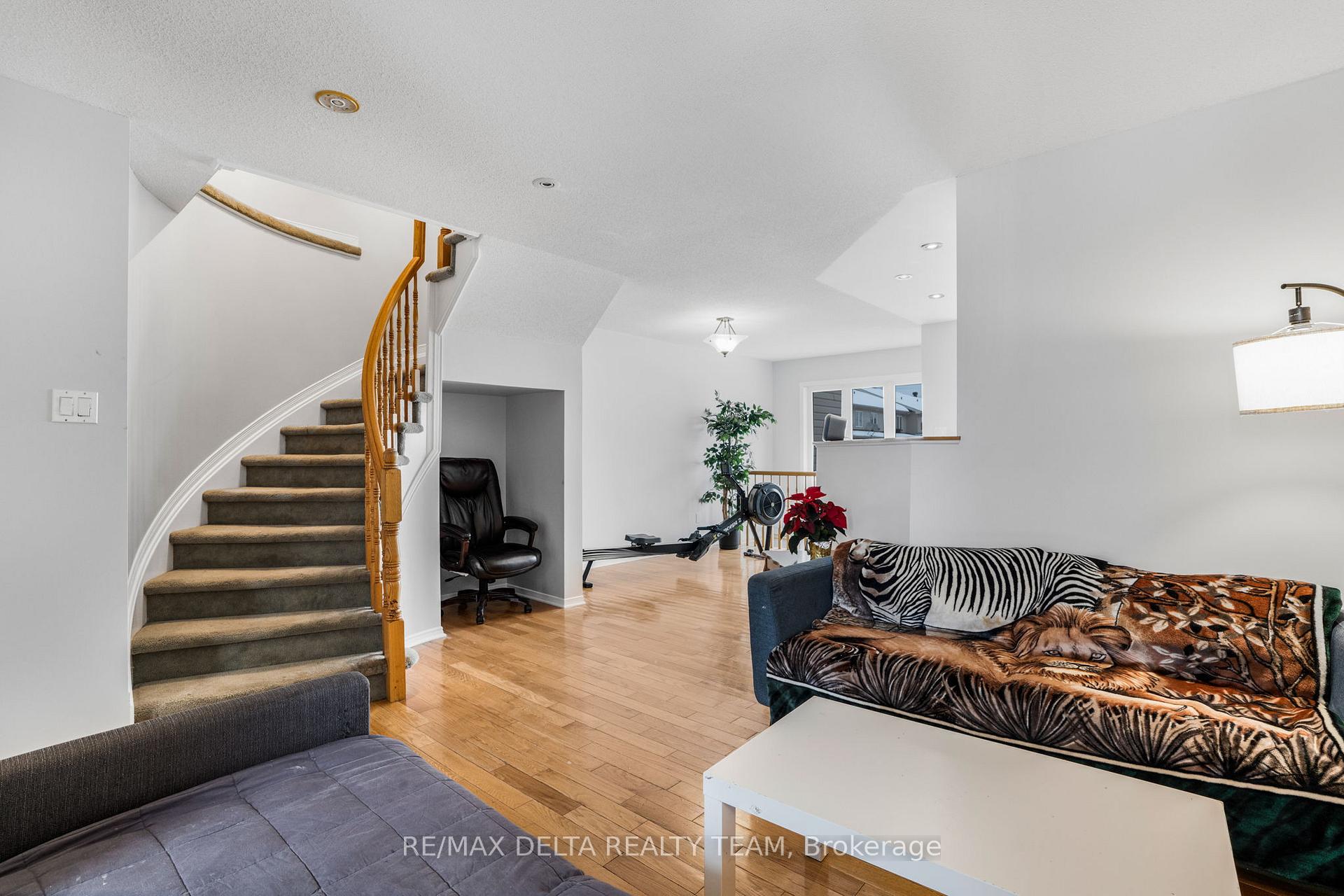 Photo 8 of 2044 Scully Way E, Ottawa, Fallingbrook/Gardenway South — HOMEH