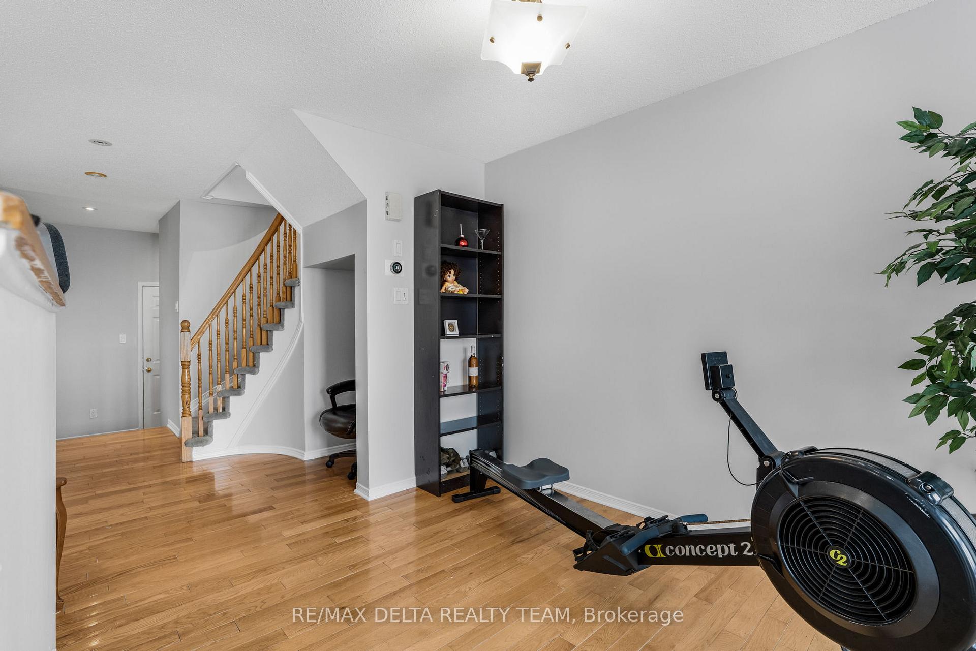 Photo 10 of 2044 Scully Way E, Ottawa, Fallingbrook/Gardenway South — HOMEH