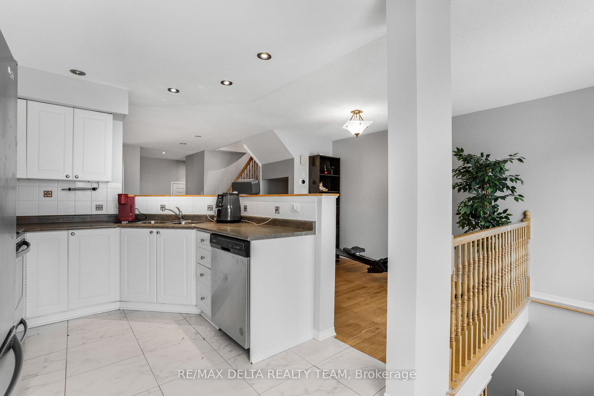 Photo 12 of 2044 Scully Way E, Ottawa, Fallingbrook/Gardenway South — HOMEH