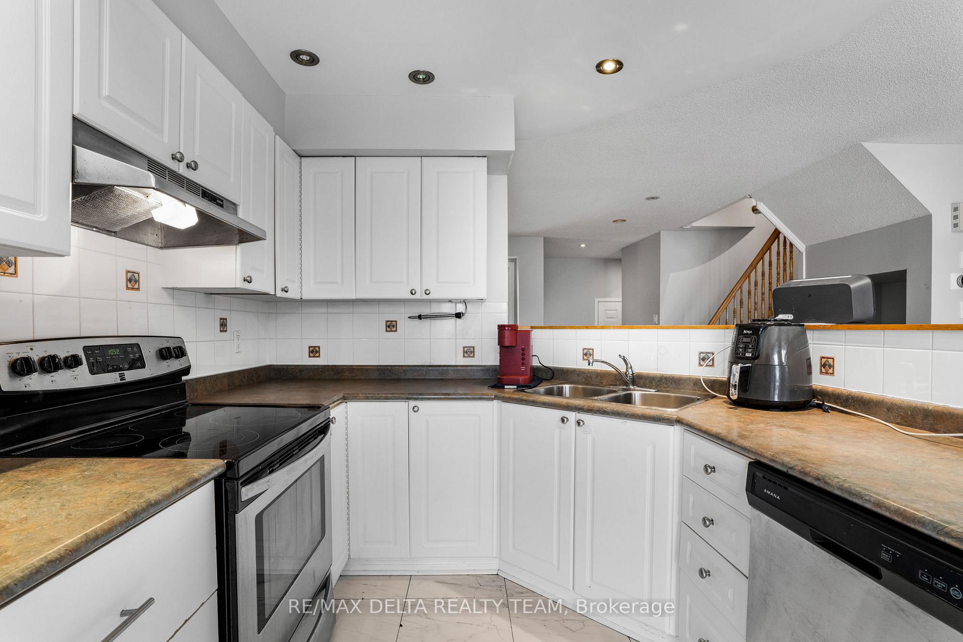 Photo 13 of 2044 Scully Way E, Ottawa, Fallingbrook/Gardenway South — HOMEH