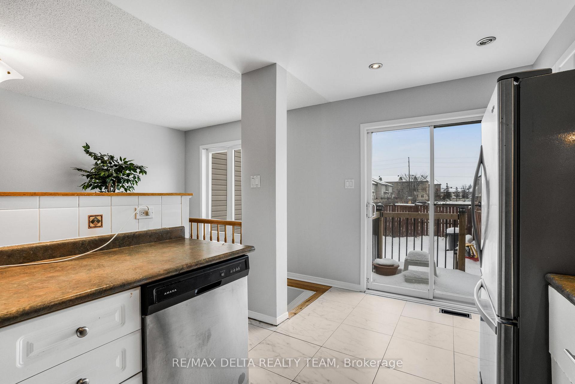 Photo 14 of 2044 Scully Way E, Ottawa, Fallingbrook/Gardenway South — HOMEH