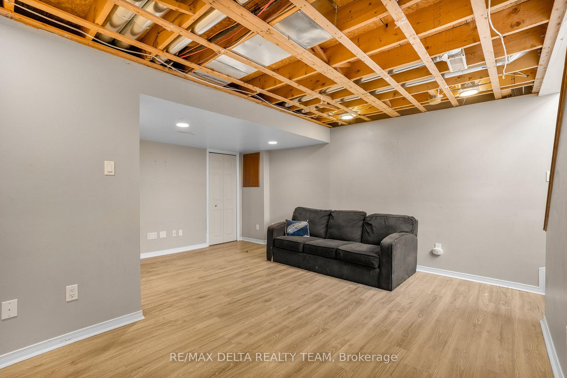 Photo 22 of 2044 Scully Way E, Ottawa, Fallingbrook/Gardenway South — HOMEH