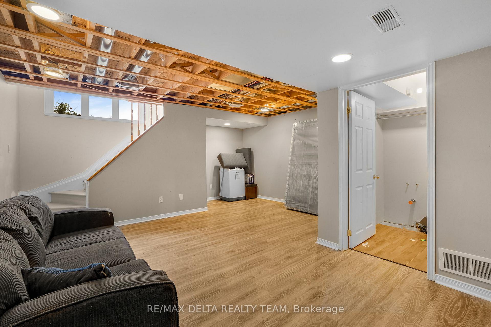 Photo 23 of 2044 Scully Way E, Ottawa, Fallingbrook/Gardenway South — HOMEH