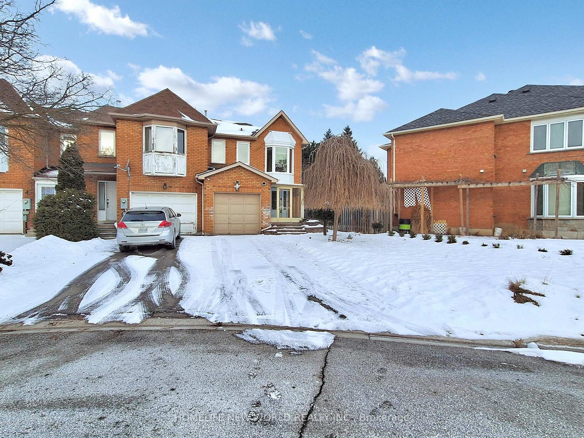Front of 42 Queensmill Court