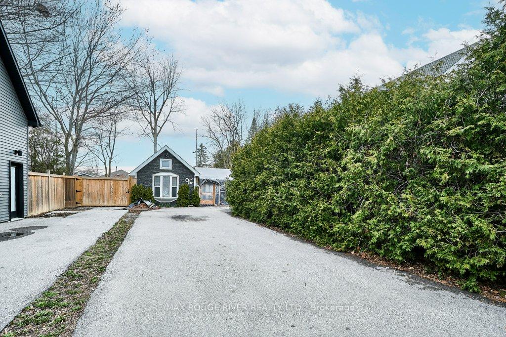 Photo 4 of 96 Quebec Street, Oshawa, Central — HOMEH