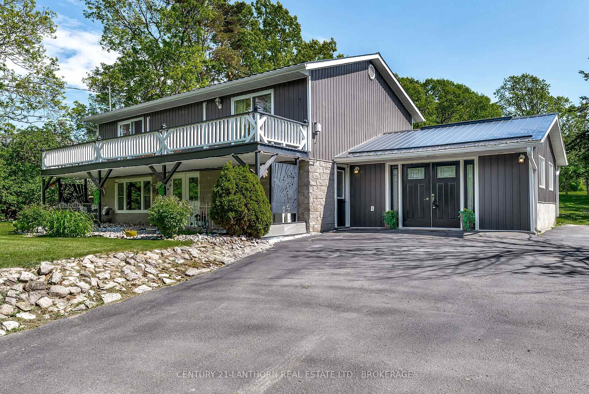 Front of 11807 Loyalist Parkway