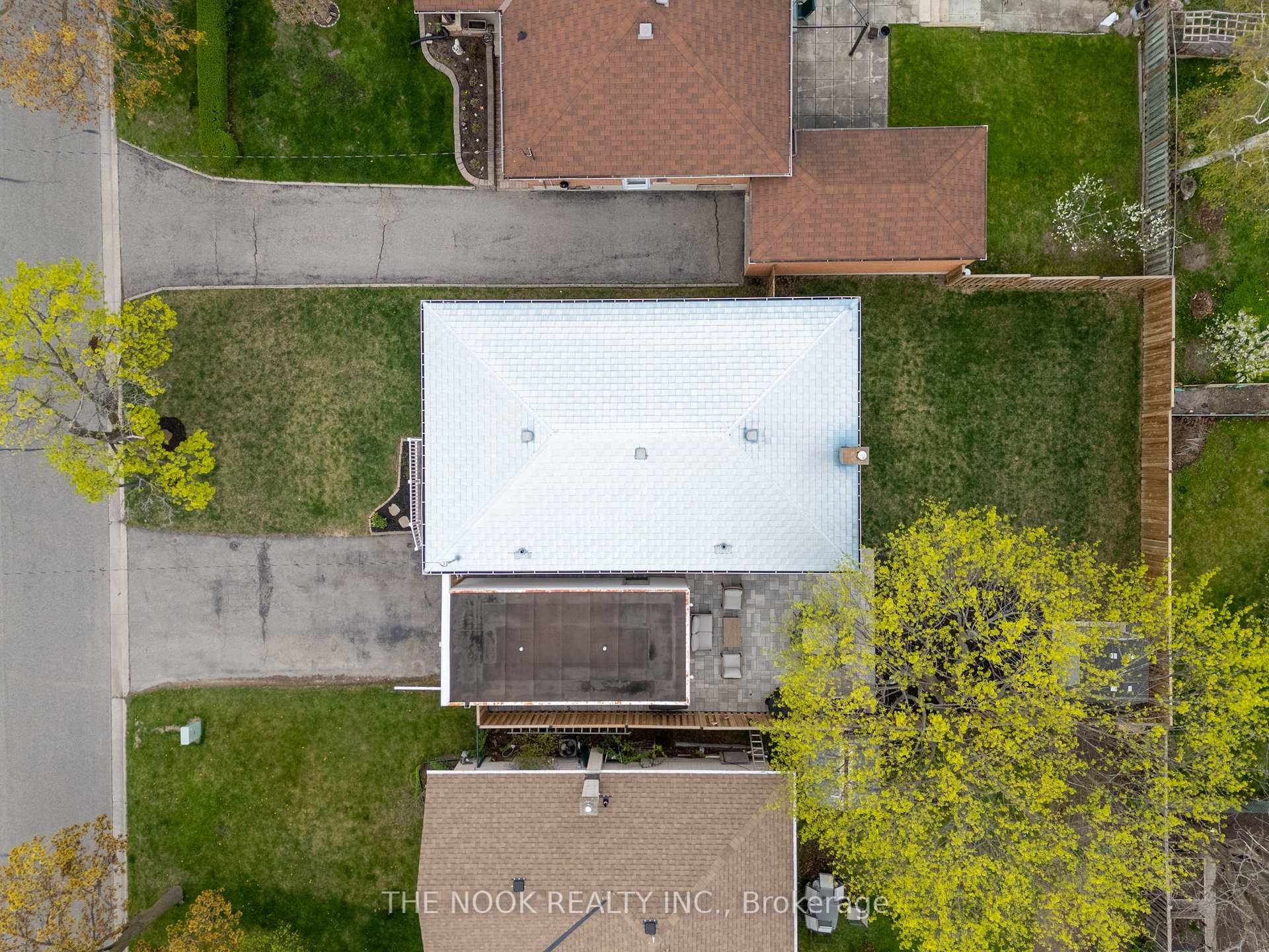 Photo 37 of 73 Vancouver Court, Oshawa, Vanier — HOMEH