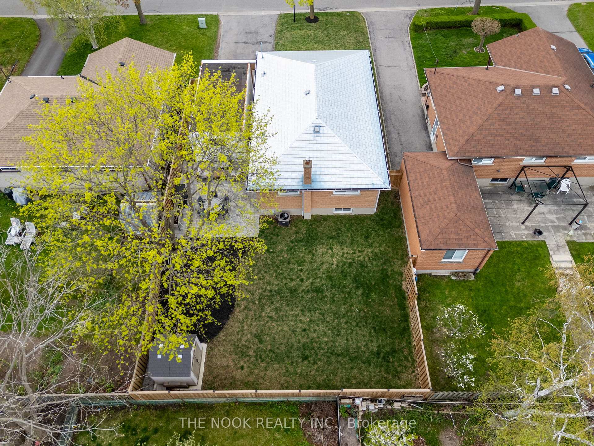 Photo 38 of 73 Vancouver Court, Oshawa, Vanier — HOMEH