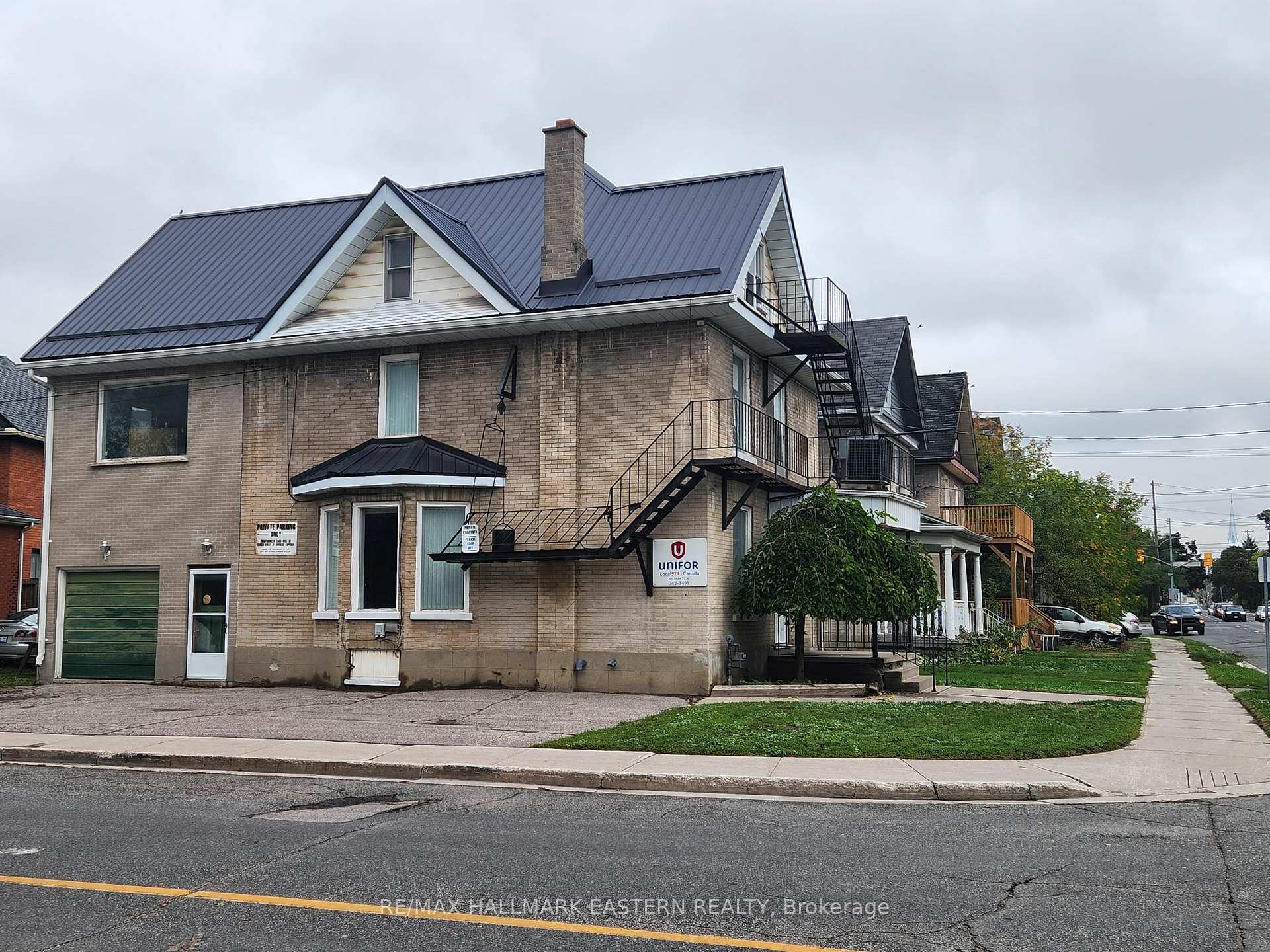 Photo 37 of 203 Park Street N, Peterborough, Town Ward 3 — HOMEH