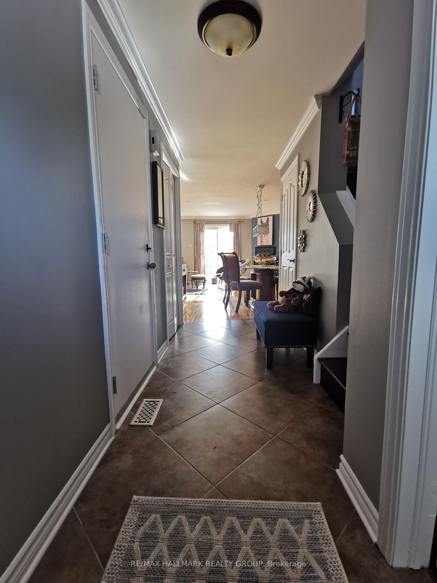 Photo 3 of 1638 St Georges Street, Ottawa, Bilberry Creek/Queenswood Heights — HOMEH