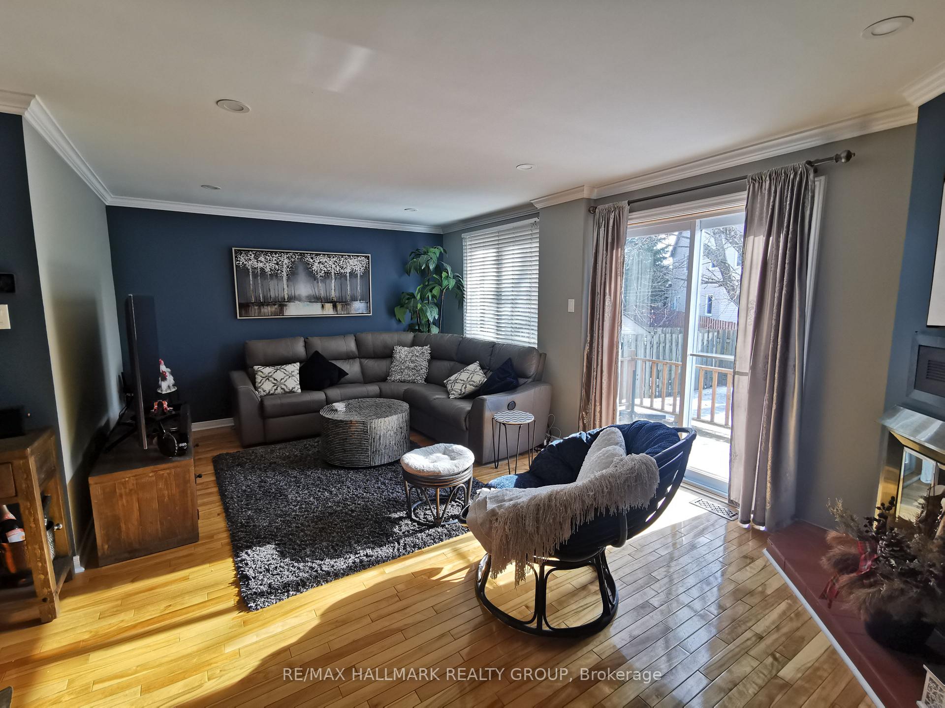 Photo 5 of 1638 St Georges Street, Ottawa, Bilberry Creek/Queenswood Heights — HOMEH