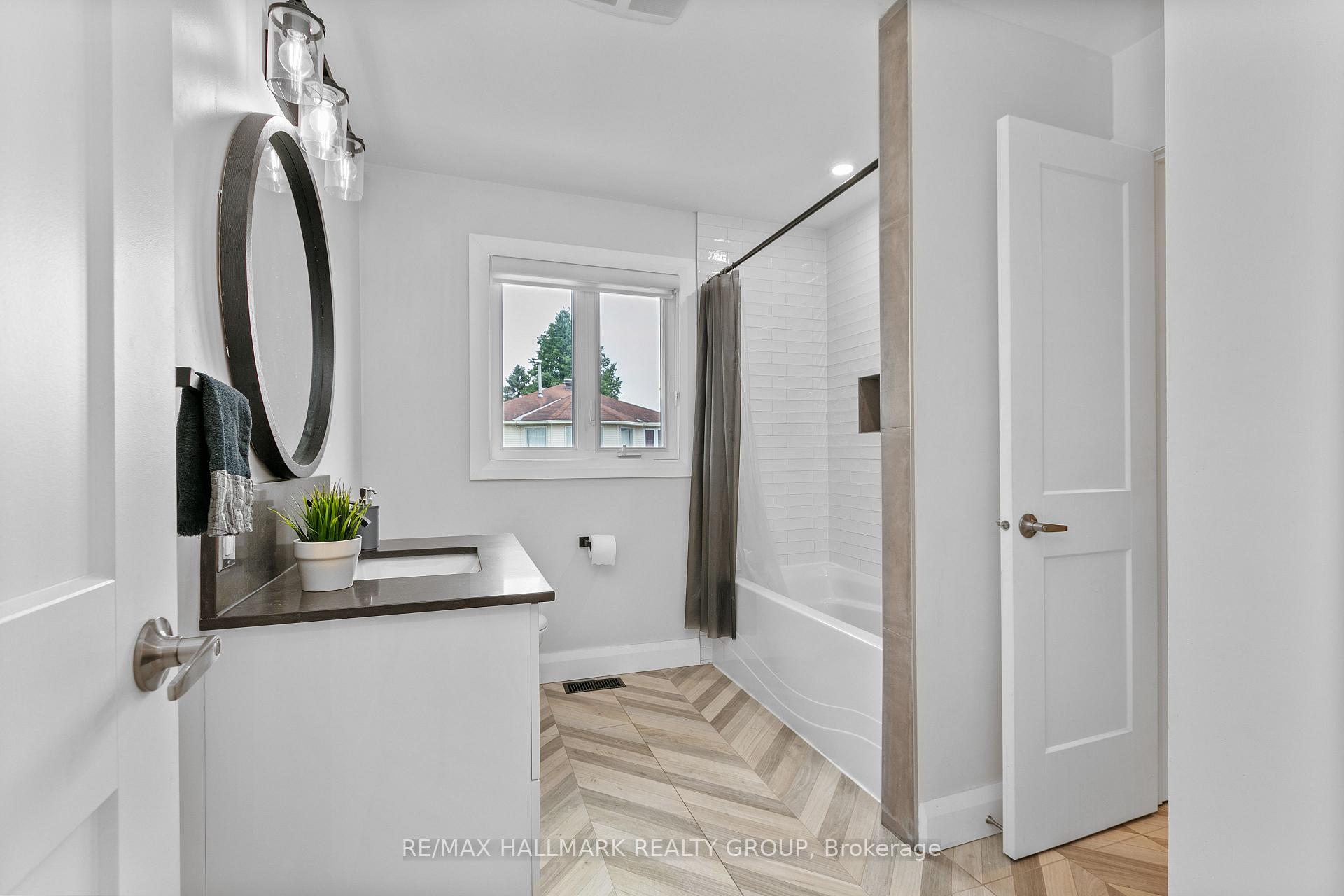 Photo 3 of 1609 Bottriell Way, Ottawa, Fallingbrook/Pineridge — HOMEH