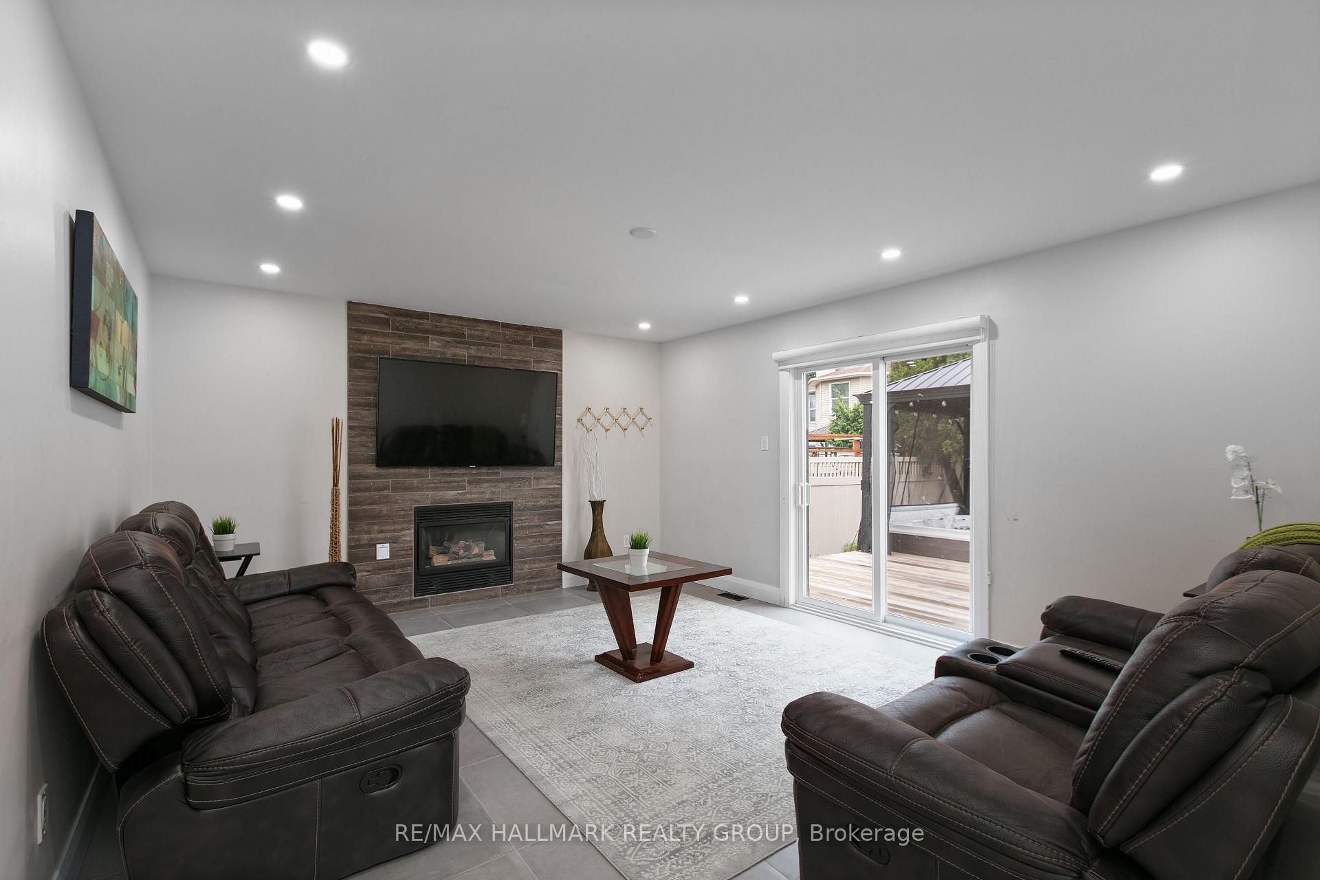 Photo 4 of 1609 Bottriell Way, Ottawa, Fallingbrook/Pineridge — HOMEH