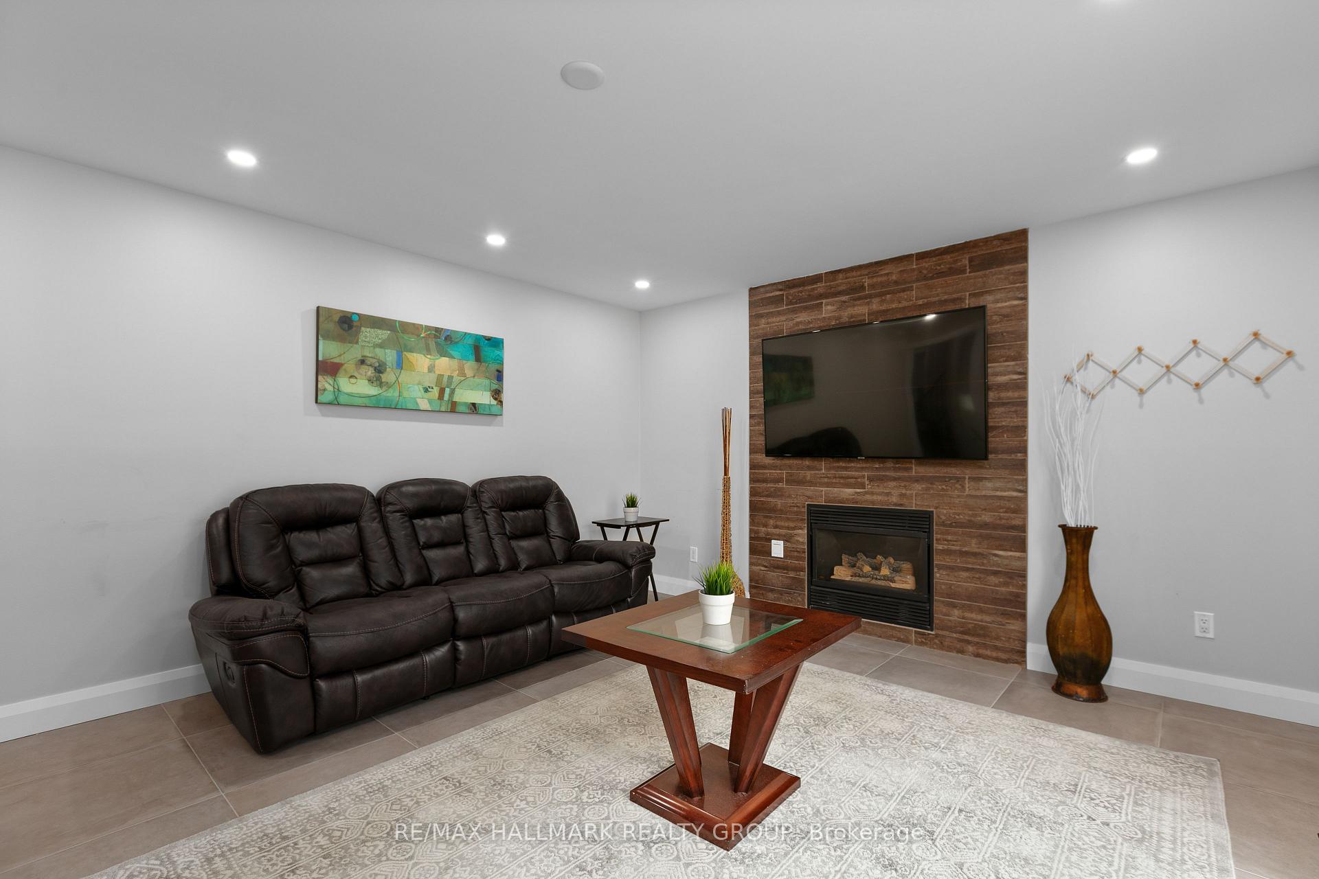 Photo 5 of 1609 Bottriell Way, Ottawa, Fallingbrook/Pineridge — HOMEH