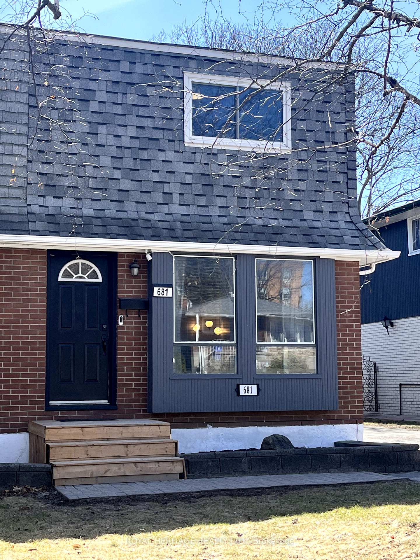 Photo 2 of 681 Athol Street E, Oshawa, Donevan — HOMEH