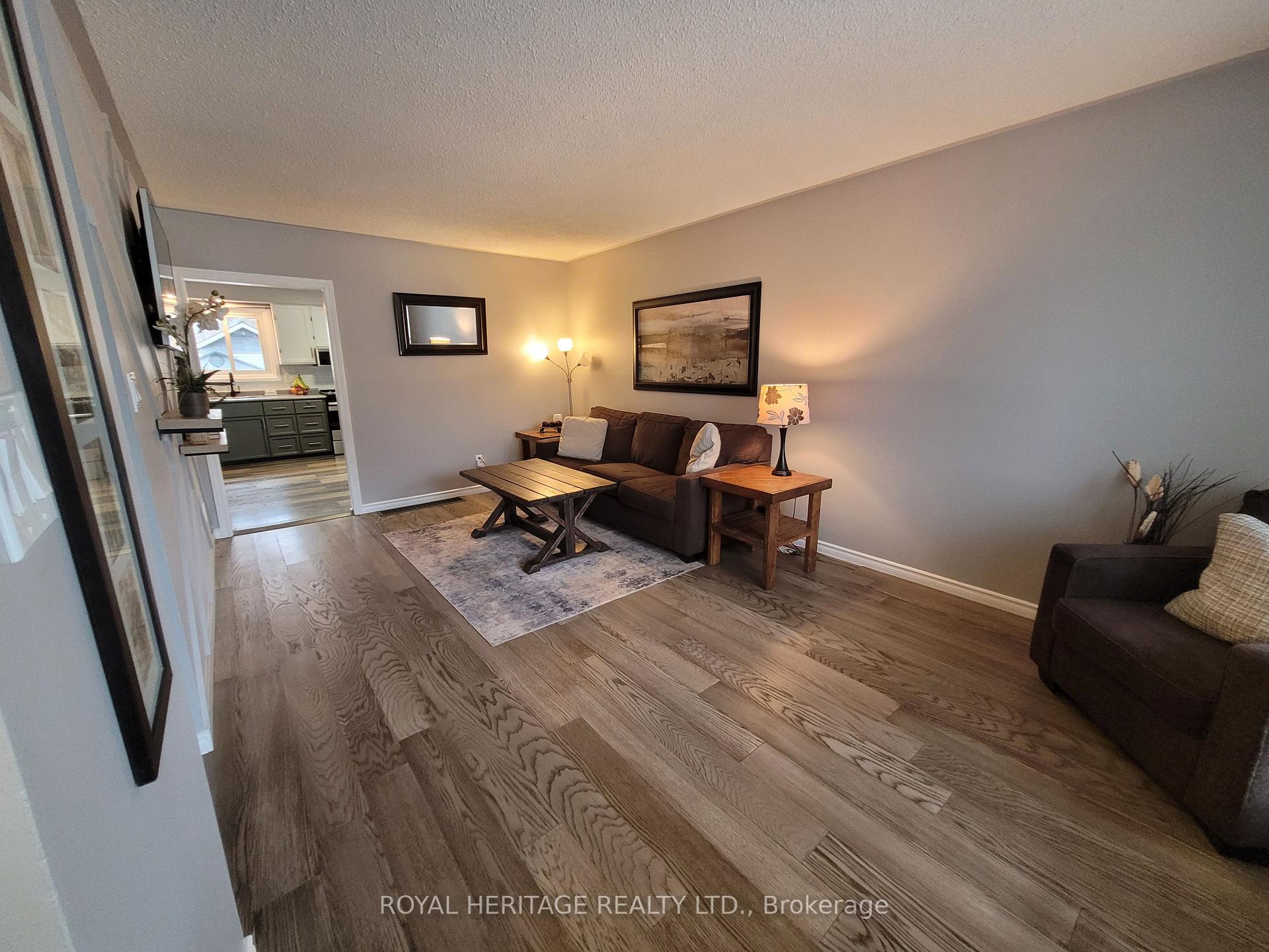 Photo 5 of 681 Athol Street E, Oshawa, Donevan — HOMEH