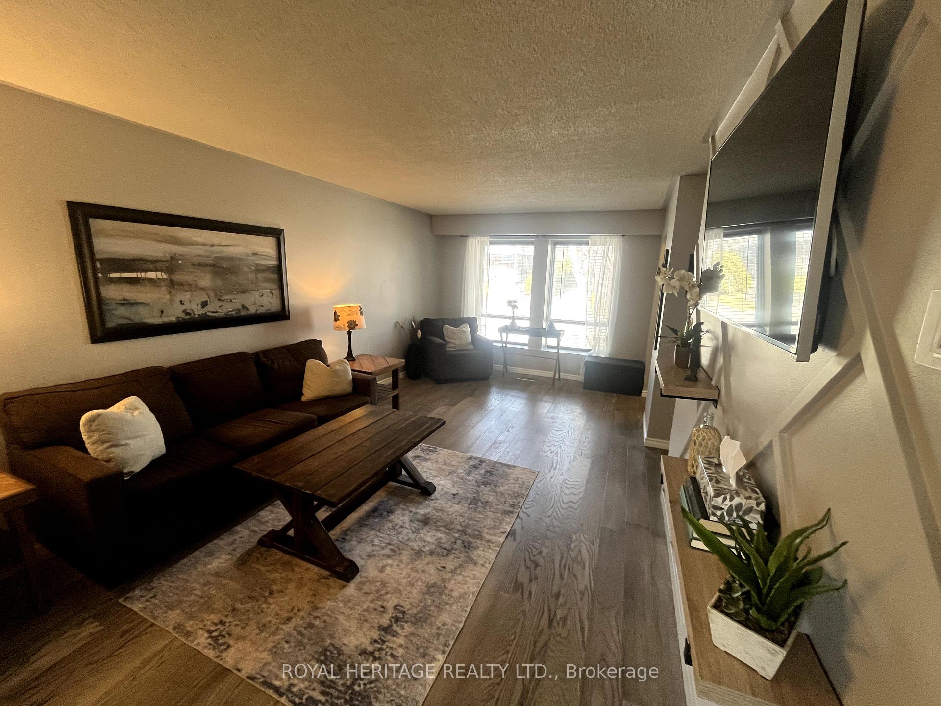 Photo 7 of 681 Athol Street E, Oshawa, Donevan — HOMEH