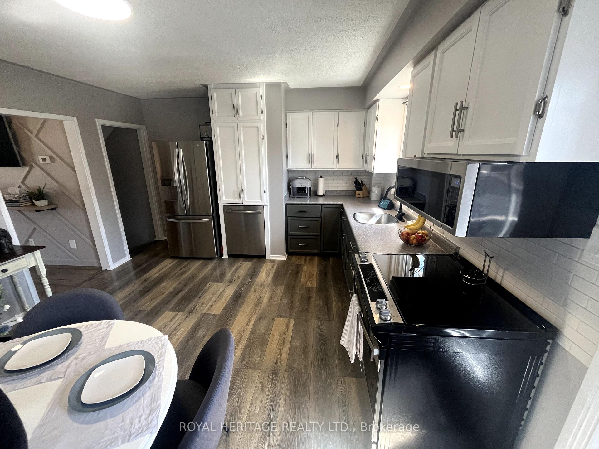 Photo 9 of 681 Athol Street E, Oshawa, Donevan — HOMEH