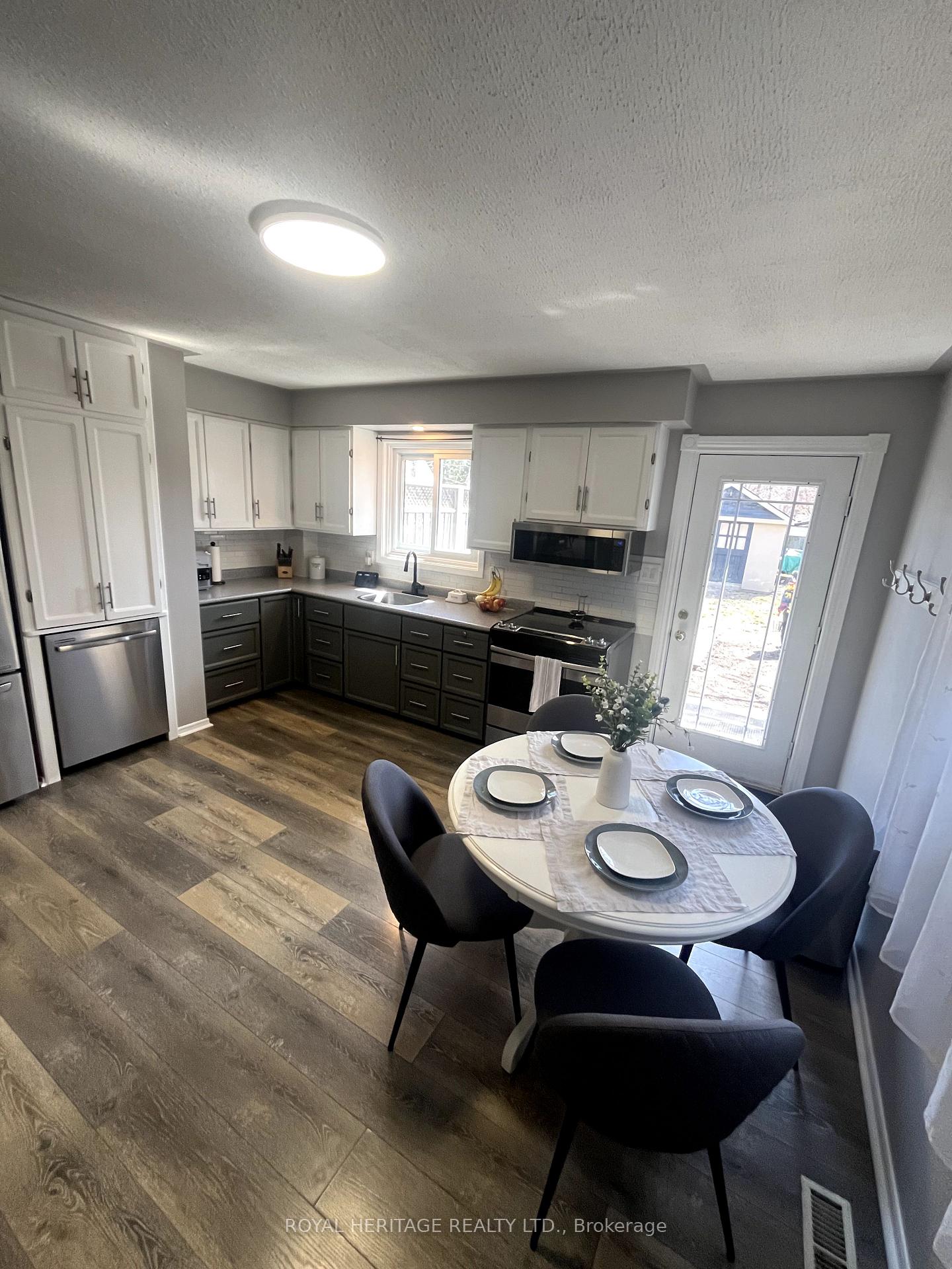 Photo 10 of 681 Athol Street E, Oshawa, Donevan — HOMEH